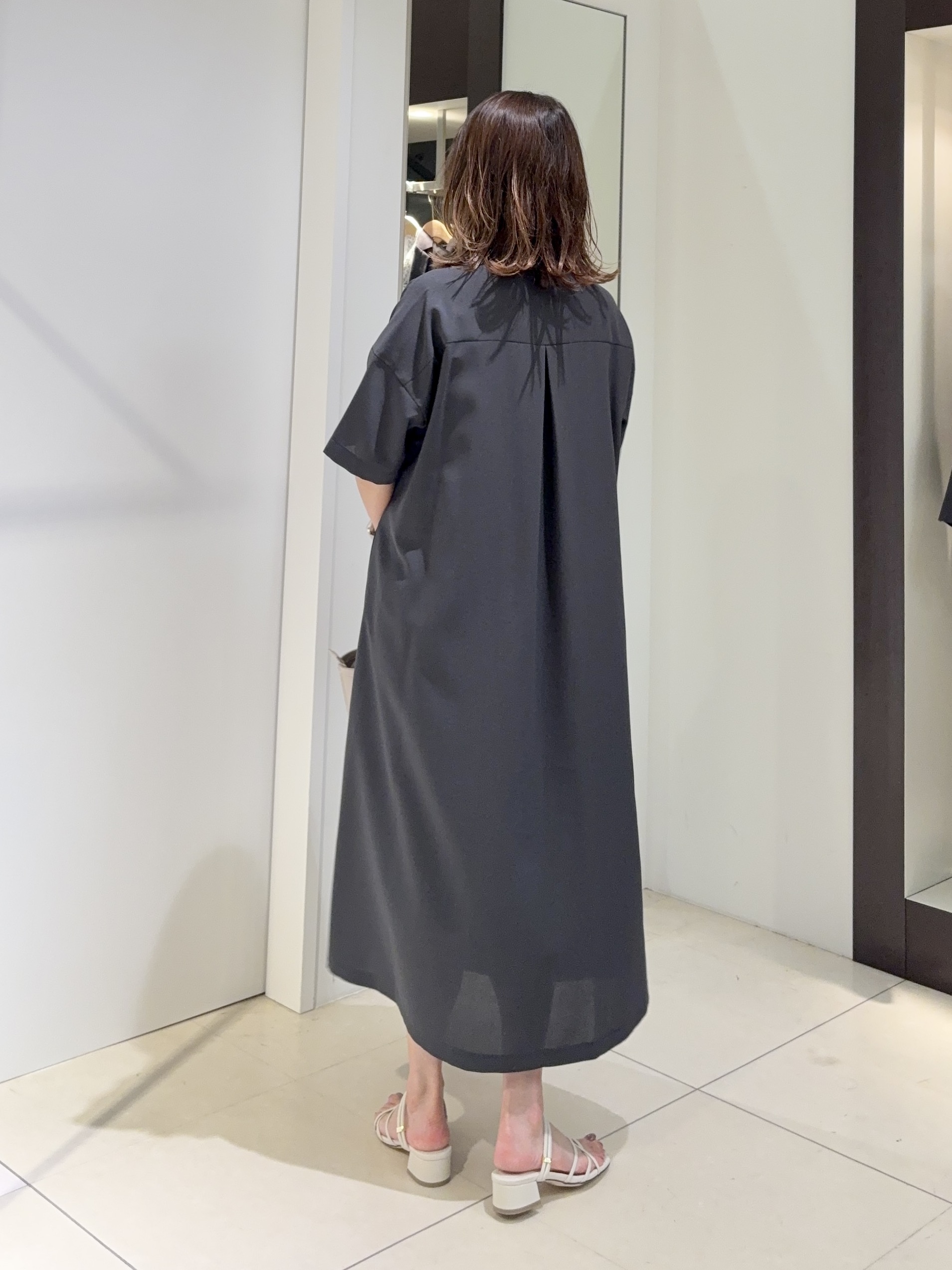 tomoさんの「UNTITLED｜【初秋も活躍/UVカット/接触冷感】エアリークールワンピース」を使ったコーディネート