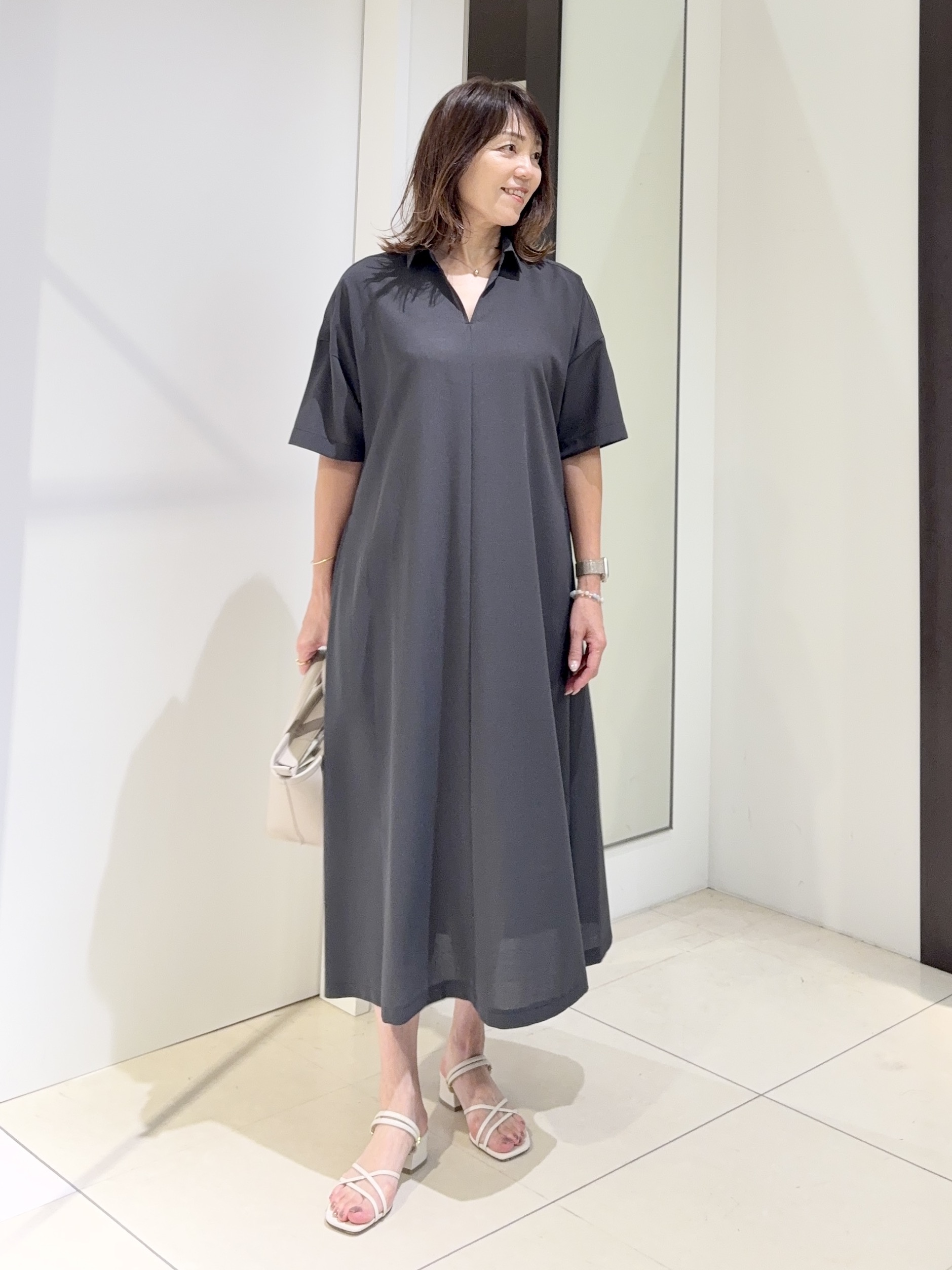 tomoさんの「UNTITLED｜【初秋も活躍/UVカット/接触冷感】エアリークールワンピース」を使ったコーディネート