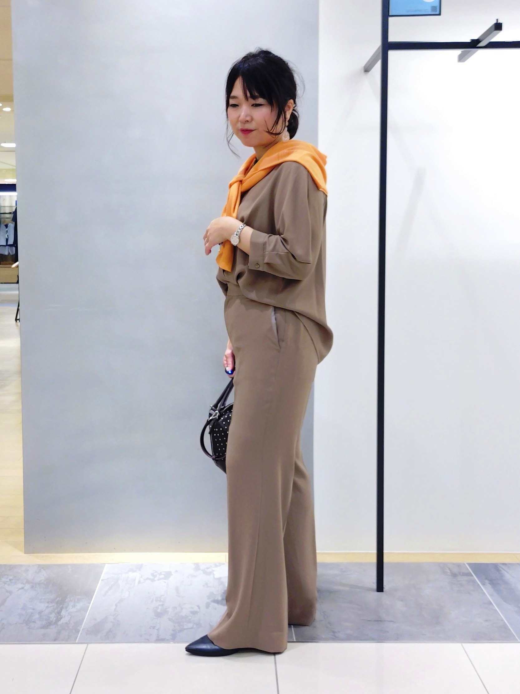 TOMOMIさんの「INDIVI｜【シアー／軽羽織】ドルマン袖ニットカーディガン」を使ったコーディネート
