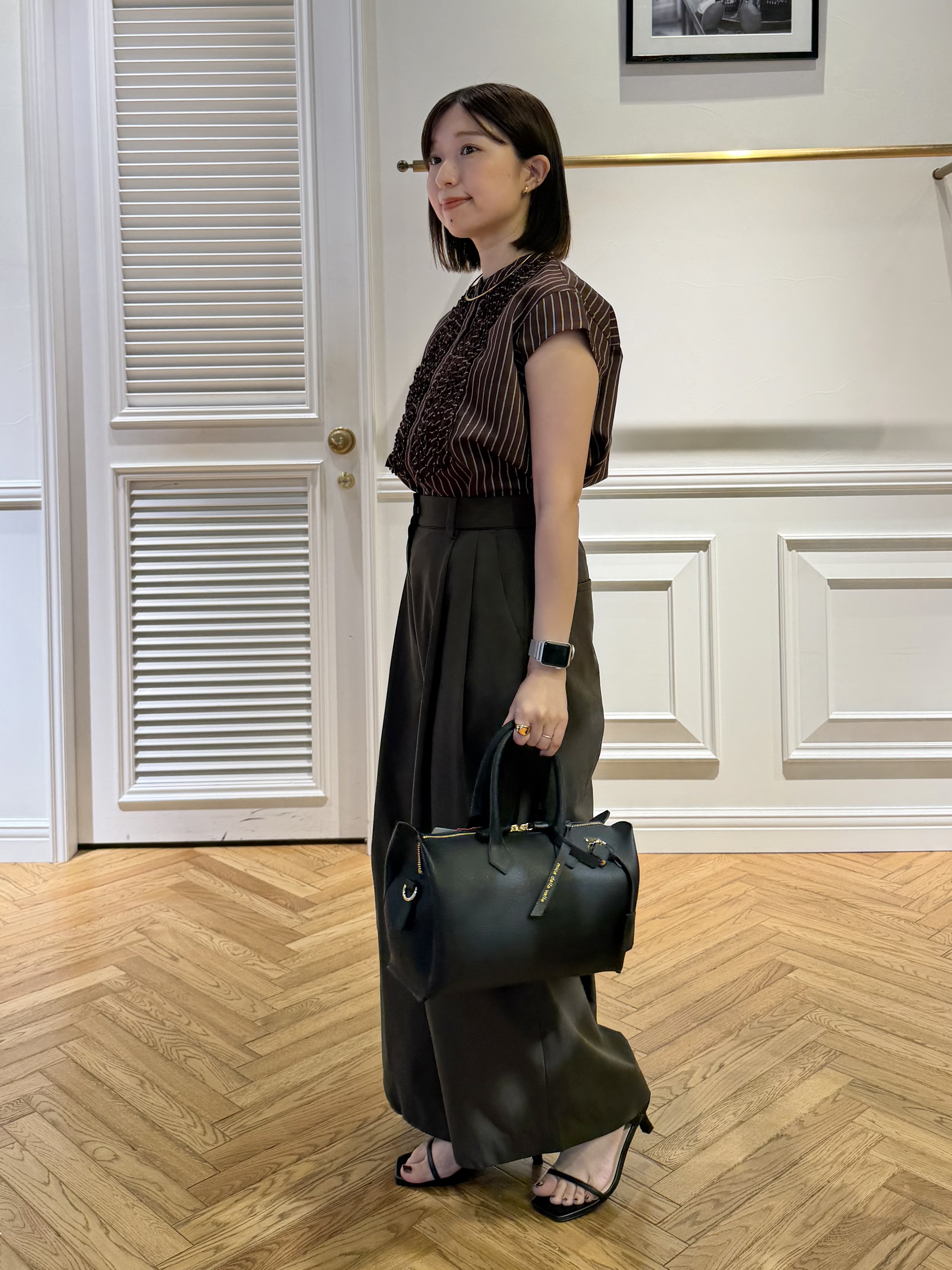 つじ まこさんの「DRESSTERIOR｜ストライプフレンチスリーブフリルブラウス」を使ったコーディネート