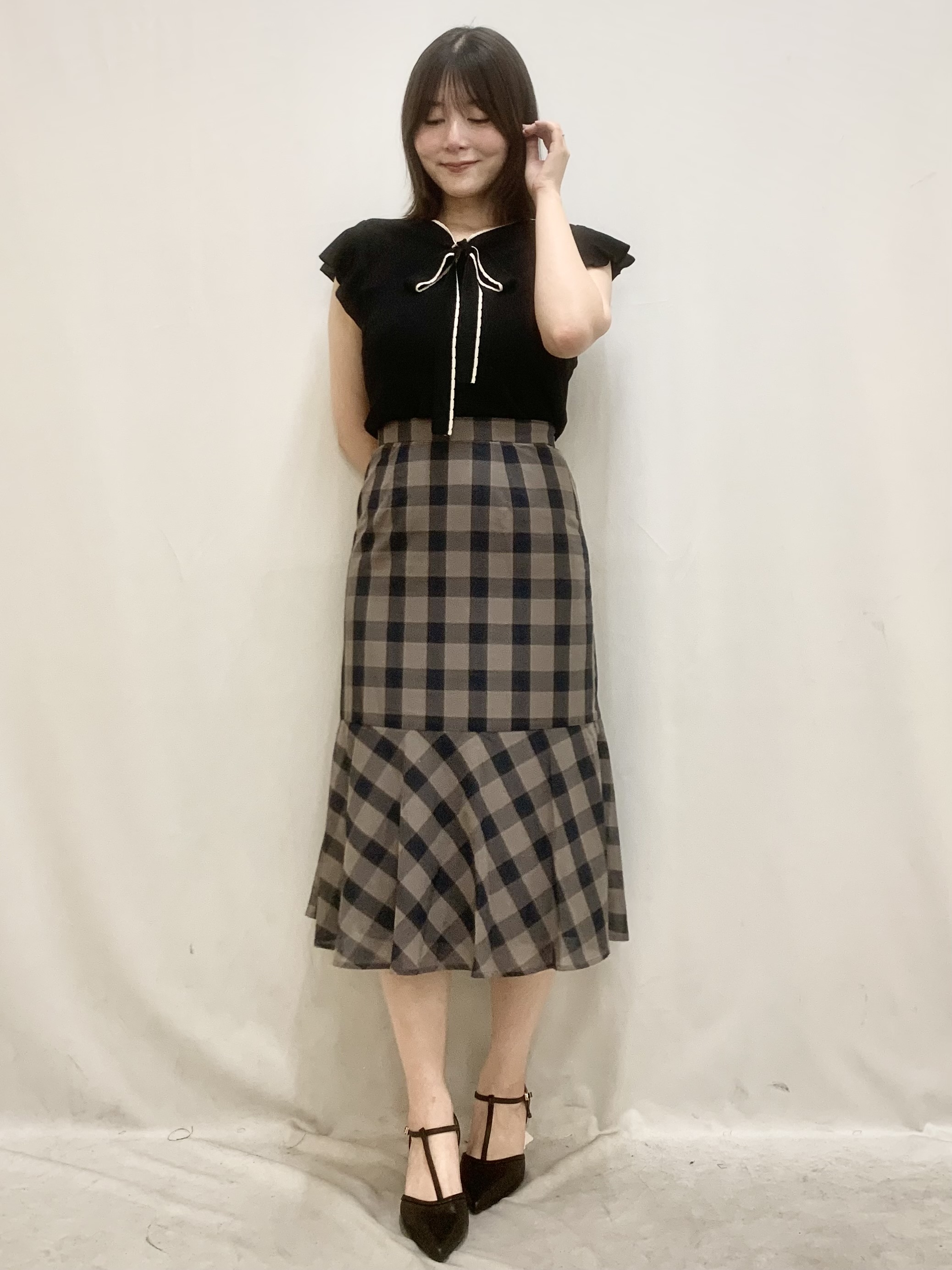 kasumiさんの「index｜【UVケア／接触冷感】バイカラーボウタイフリルトップス《洗濯機OK》」を使ったコーディネート