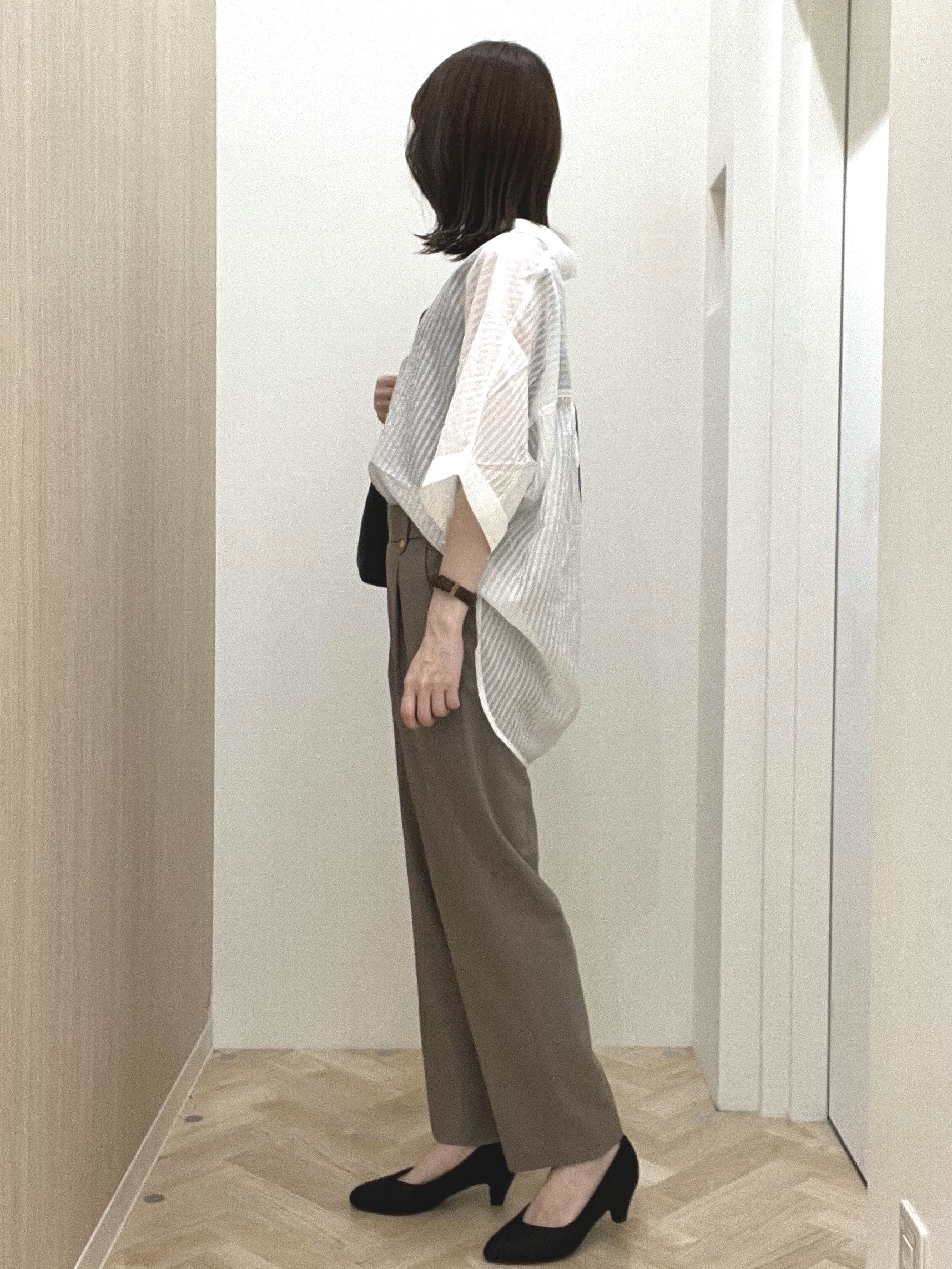  おまつさんの「grove｜【洗濯機◎・体型カバー】ON/OFF使える、シアースキッパーシャツ」を使ったコーディネート