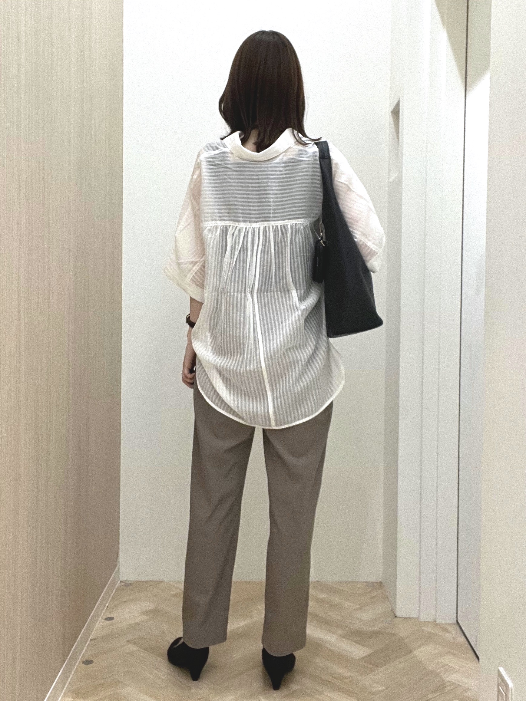  おまつさんの「grove｜【洗濯機◎・体型カバー】ON/OFF使える、シアースキッパーシャツ」を使ったコーディネート
