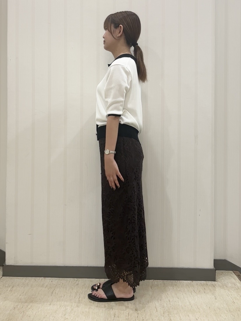 ちひさんの「INDIVI｜【洗える／トレンド】リーフ柄レーススカート」を使ったコーディネート