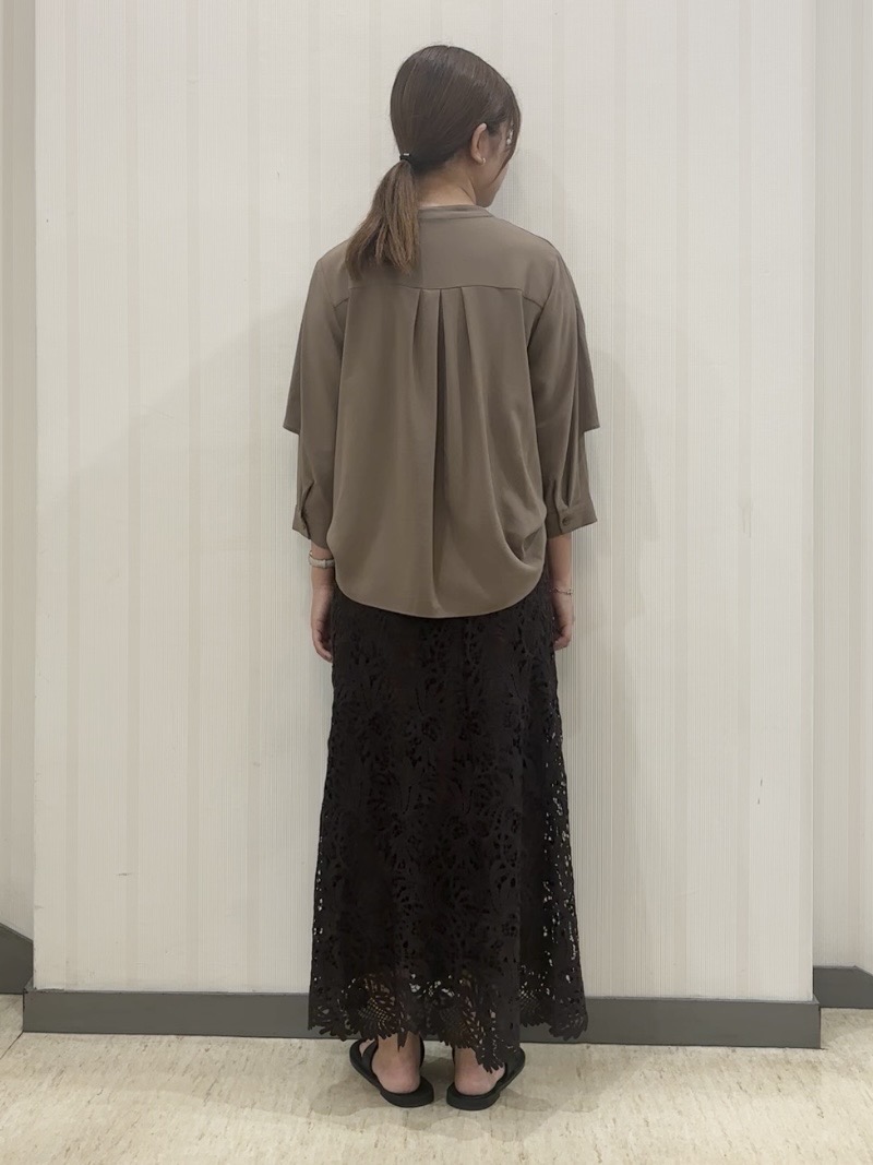 ちひさんの「INDIVI｜【洗える／トレンド】リーフ柄レーススカート」を使ったコーディネート