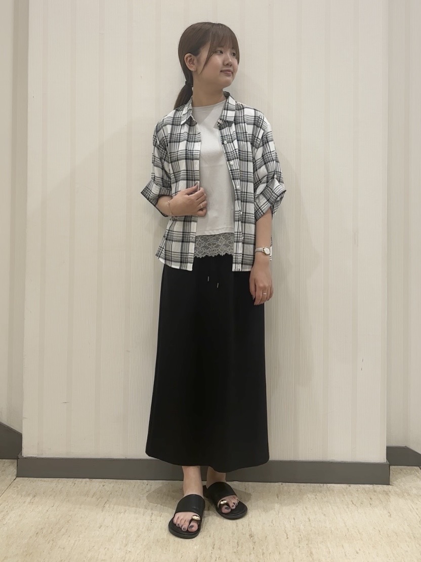 ちひさんの「INDIVI｜【汗ジミ防止／接触冷感】裾レースドルマンTシャツ」を使ったコーディネート
