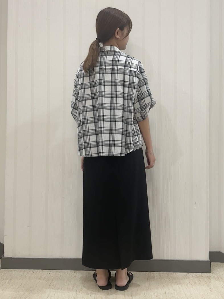 ちひさんの「INDIVI｜【汗ジミ防止／接触冷感】裾レースドルマンTシャツ」を使ったコーディネート