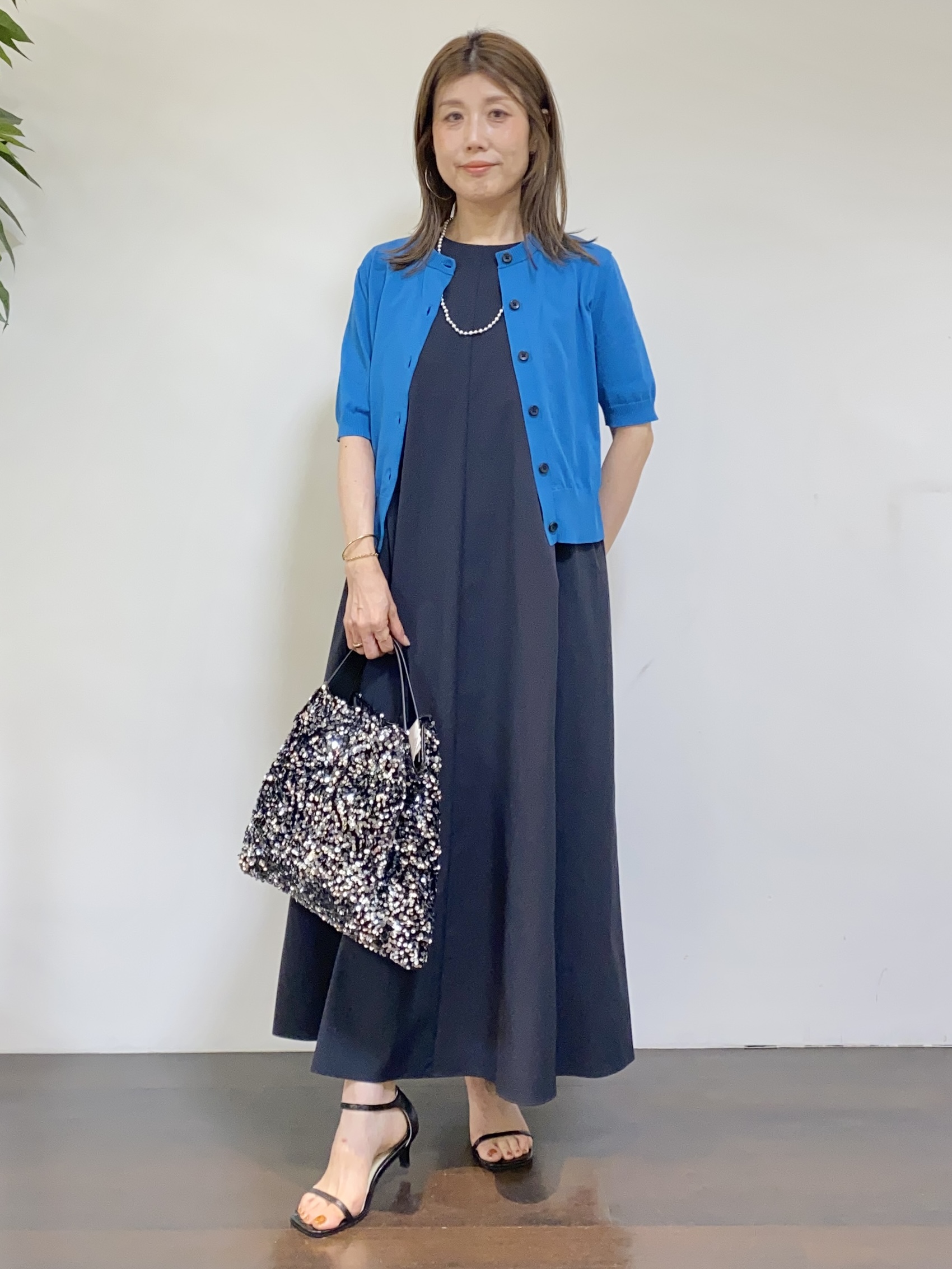 tomoさんの「UNTITLED｜【すっきり秋羽織り/前開きボタン】ドライタッチ5分袖カーディガン」を使ったコーディネート