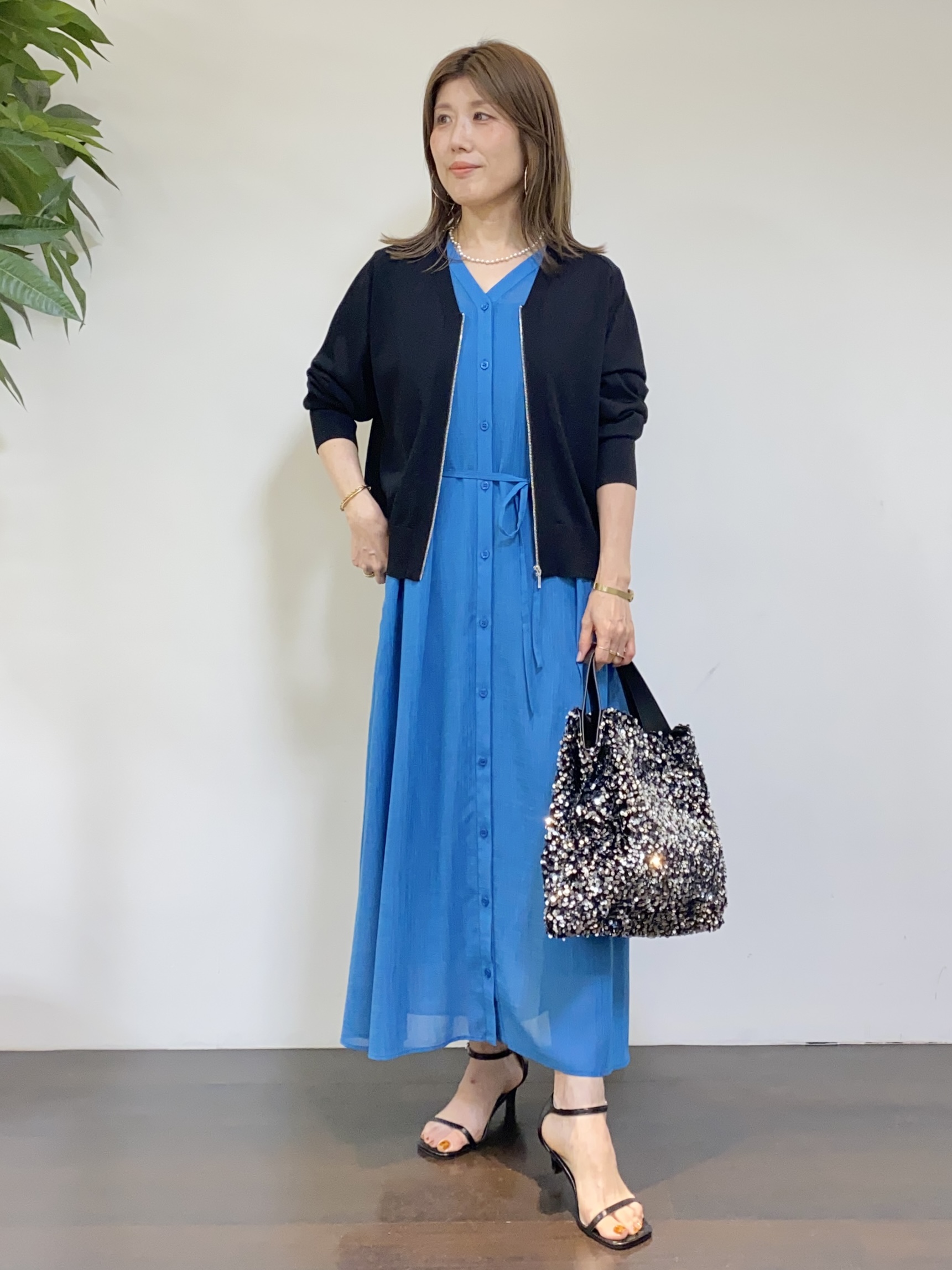 tomoさんの「UNTITLED｜【アンサンブル可/日除け・冷房対策】シアーレーヨンZIPカーディガン」を使ったコーディネート