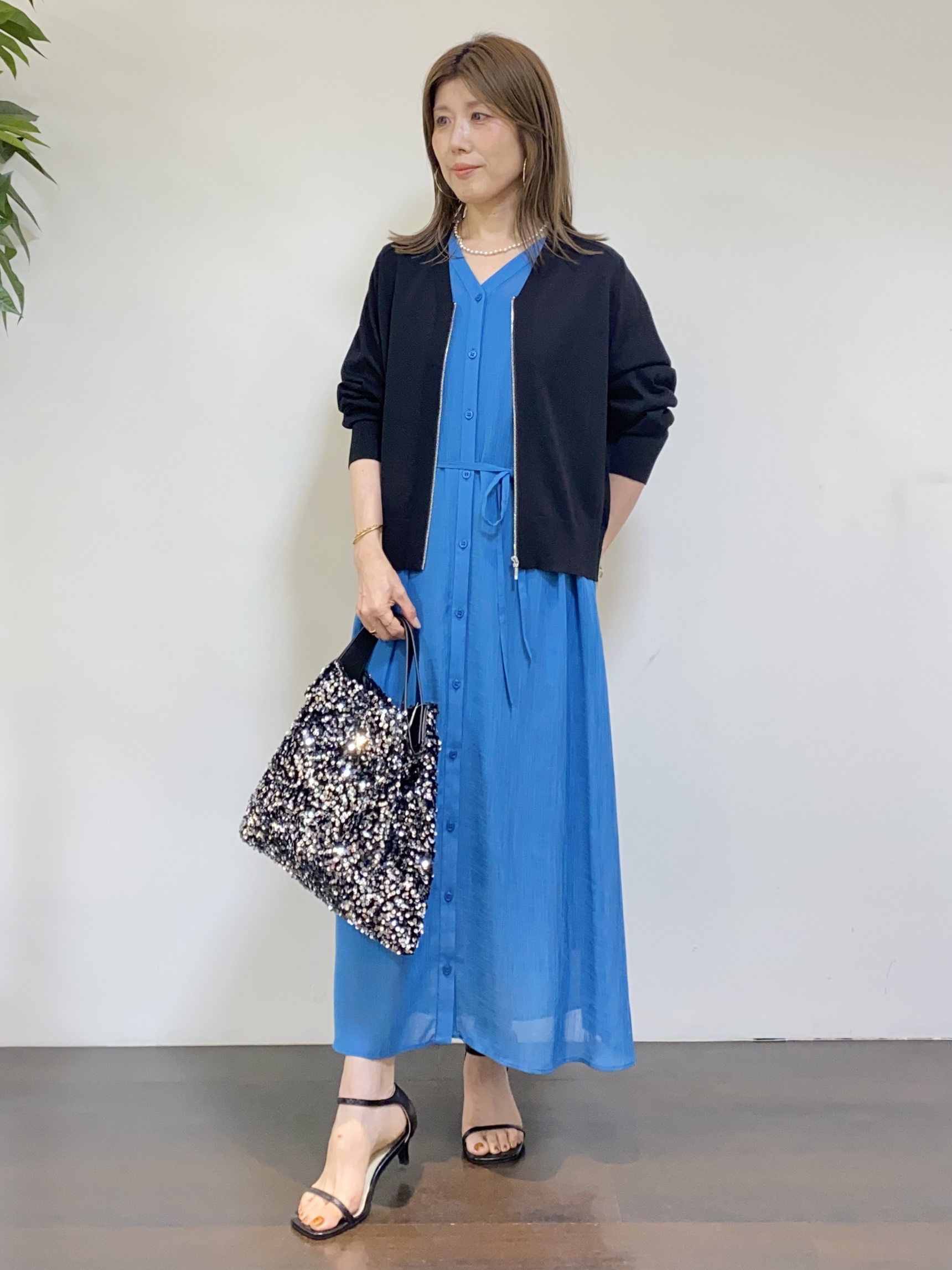tomoさんの「UNTITLED｜【アンサンブル可/日除け・冷房対策】シアーレーヨンZIPカーディガン」を使ったコーディネート