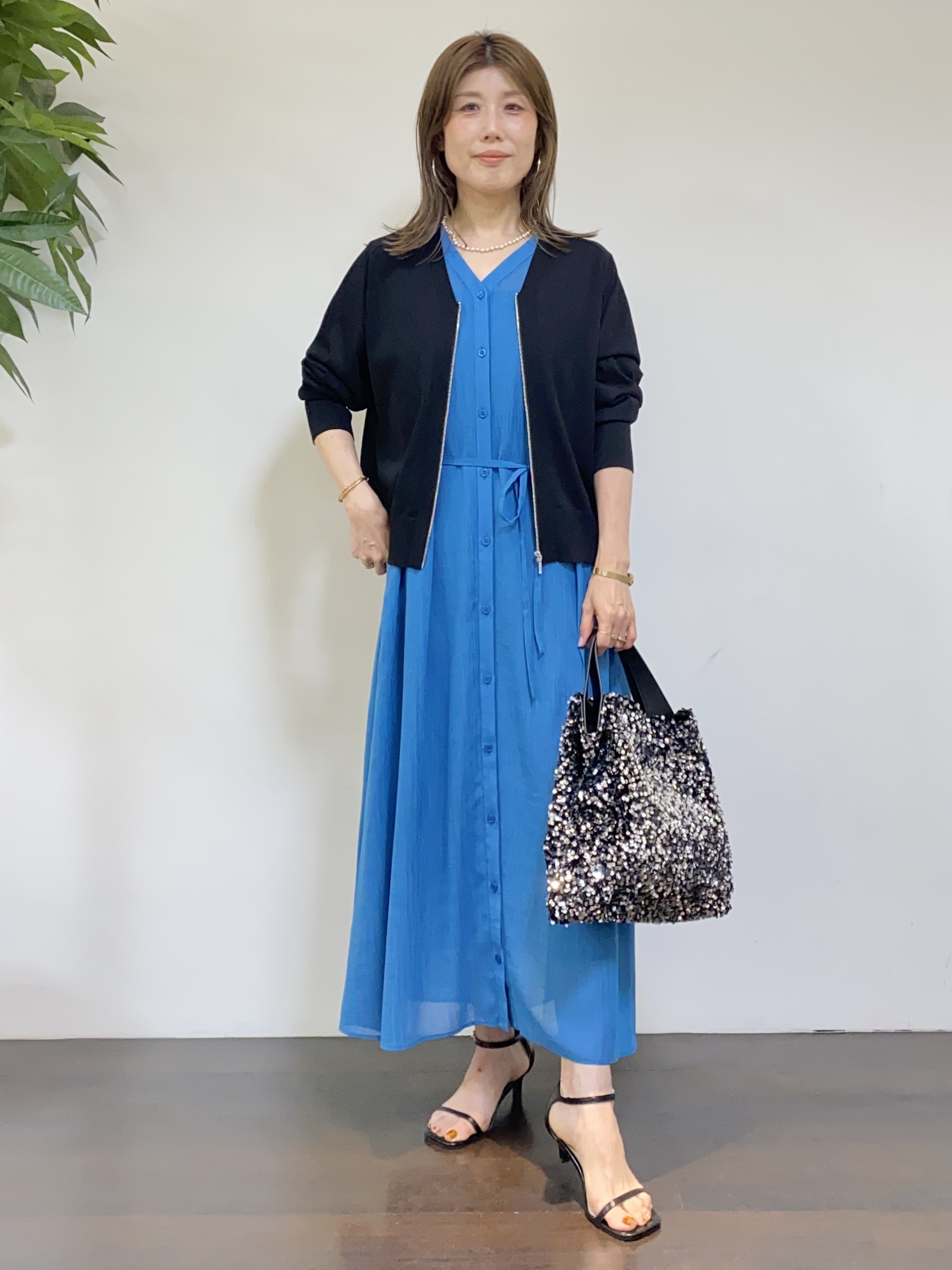 tomoさんの「UNTITLED｜【アンサンブル可/日除け・冷房対策】シアーレーヨンZIPカーディガン」を使ったコーディネート