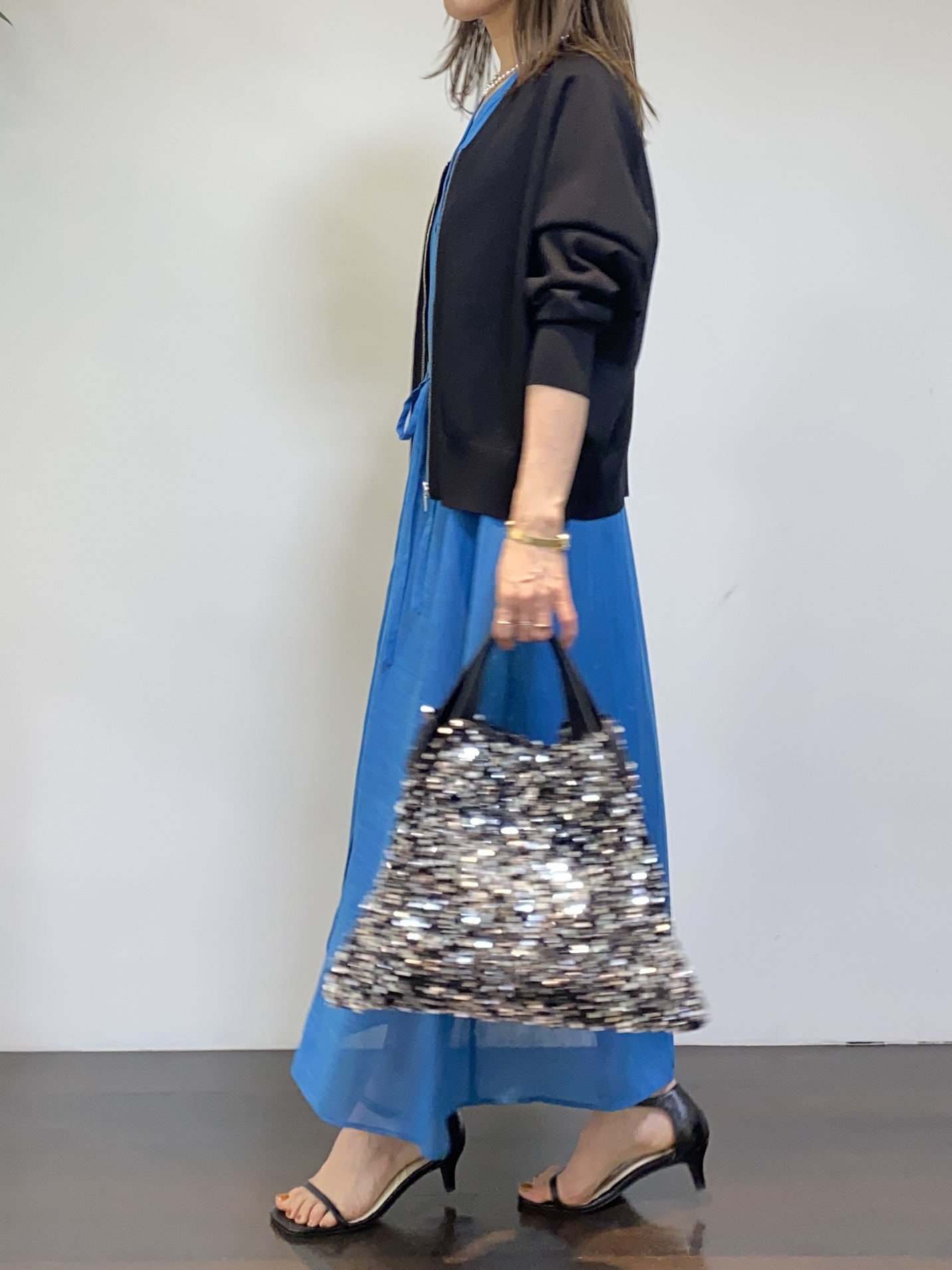 tomoさんの「UNTITLED｜【アンサンブル可/日除け・冷房対策】シアーレーヨンZIPカーディガン」を使ったコーディネート