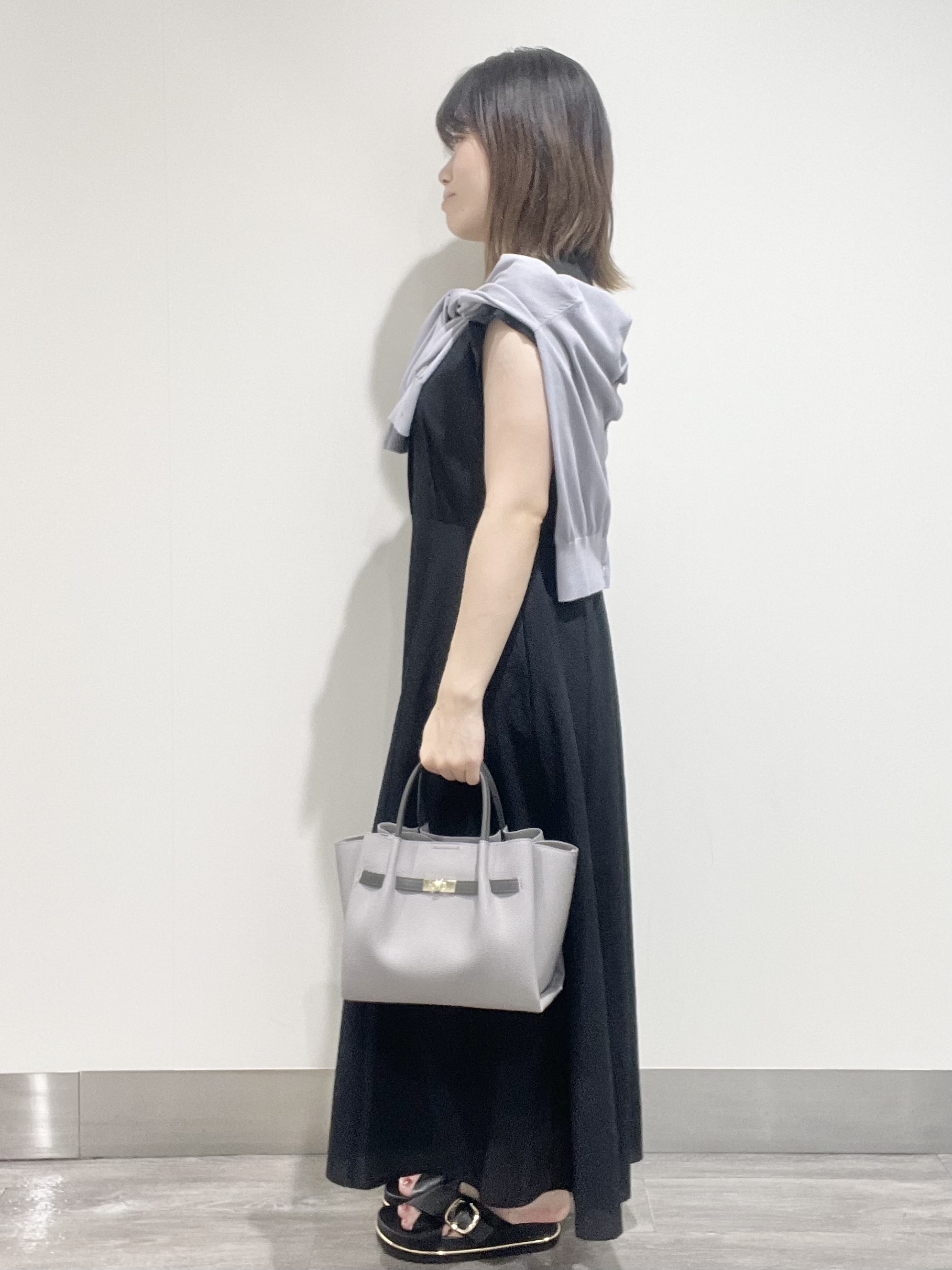 こじさんの「OPAQUE.CLIP｜【遮熱／UVケア】外気の熱を感じにくい！クルーネックカーディガン《洗濯機OK／抗ピリング／6col》」を使ったコーディネート
