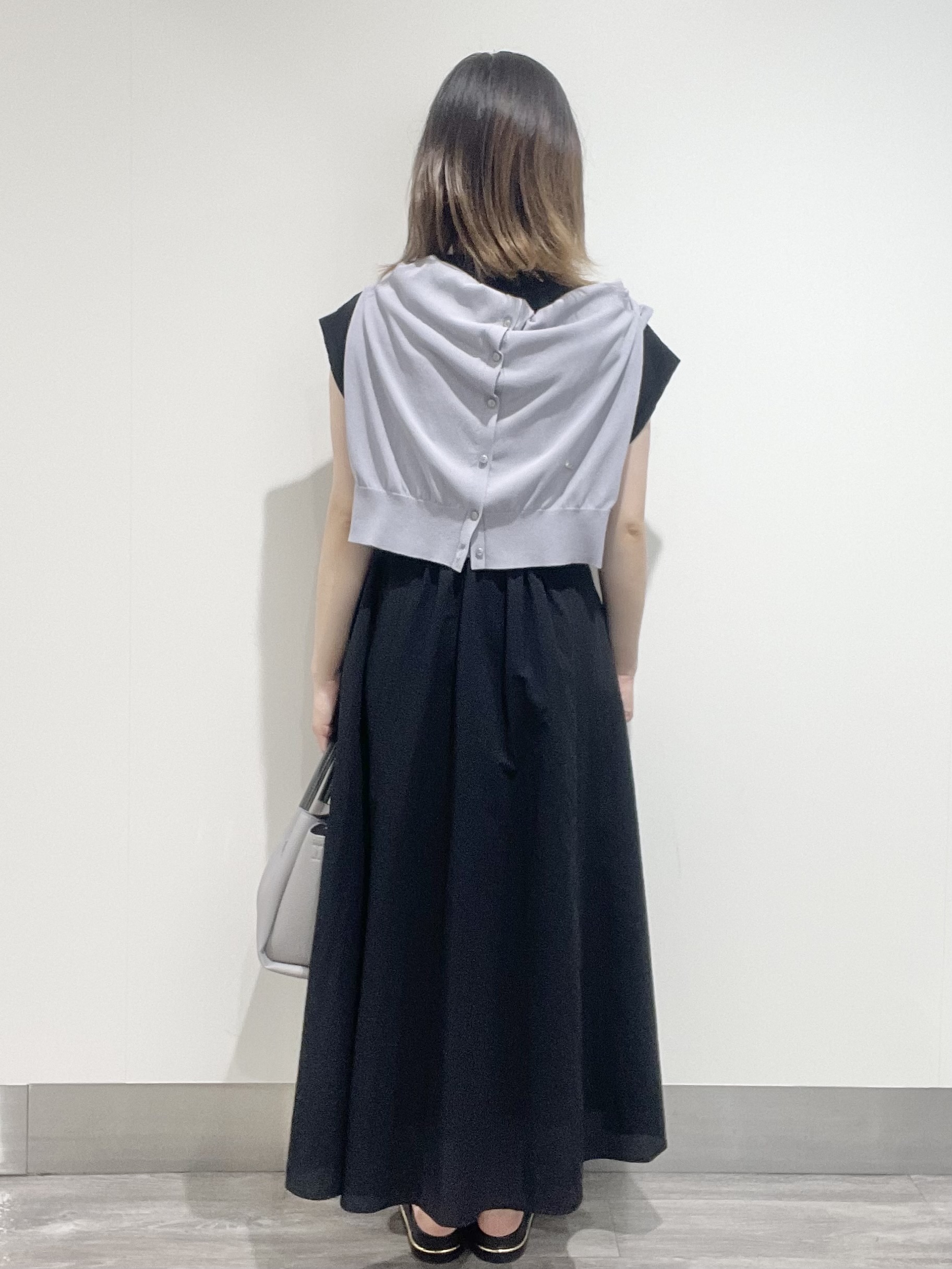 こじさんの「OPAQUE.CLIP｜【遮熱／UVケア】外気の熱を感じにくい！クルーネックカーディガン《洗濯機OK／抗ピリング／6col》」を使ったコーディネート