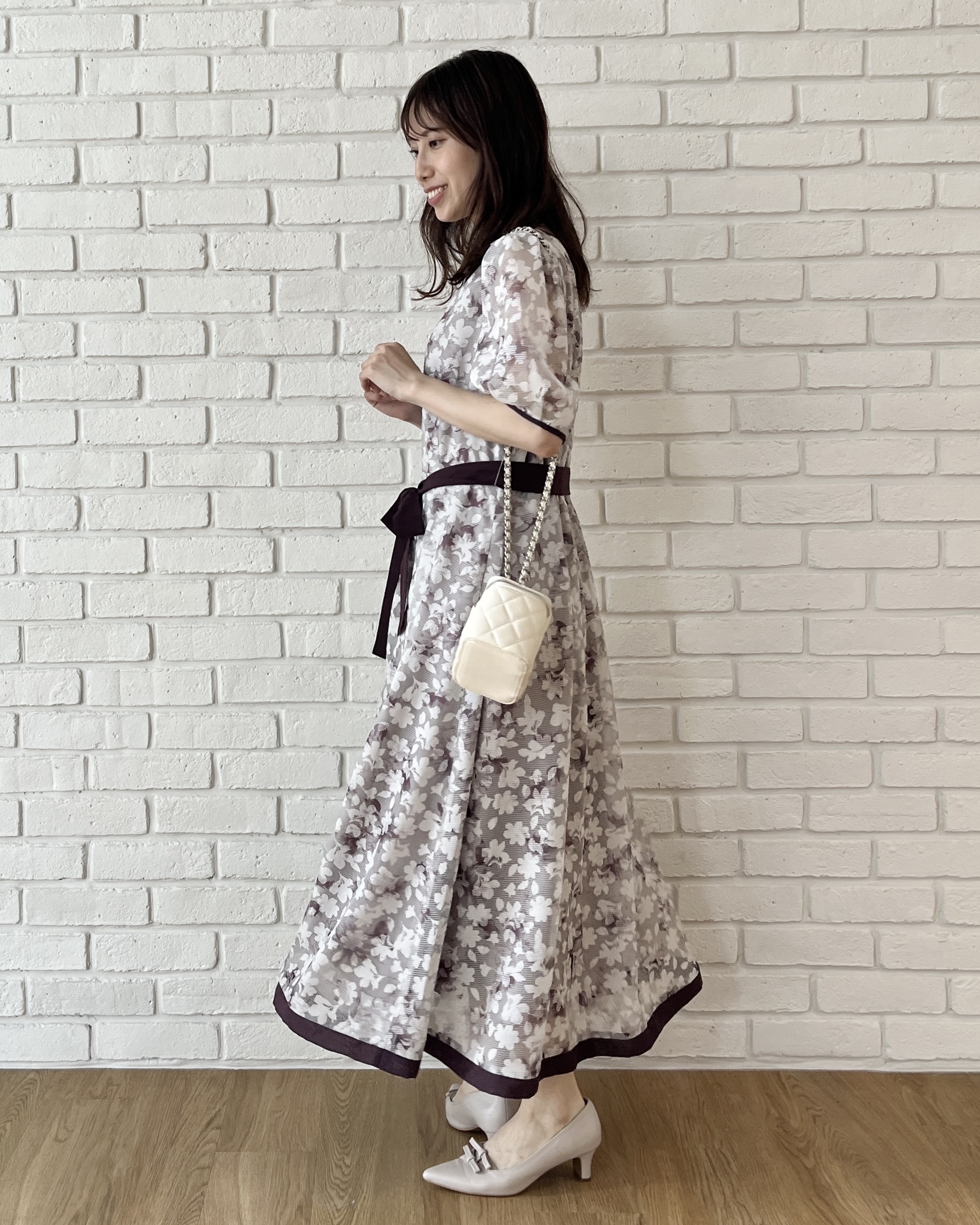 はばさんの「Couture brooch｜【一枚で華やかに着映える】オパールチェック花柄ワンピース【洗濯機可】」を使ったコーディネート