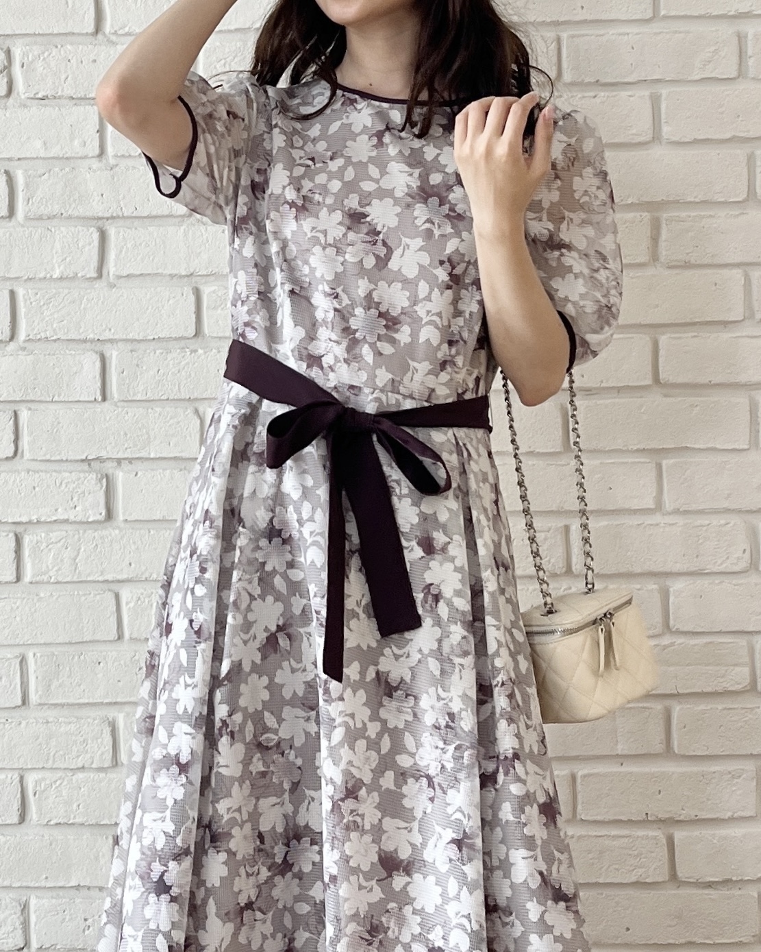 はばさんの「Couture brooch｜【一枚で華やかに着映える】オパールチェック花柄ワンピース【洗濯機可】」を使ったコーディネート