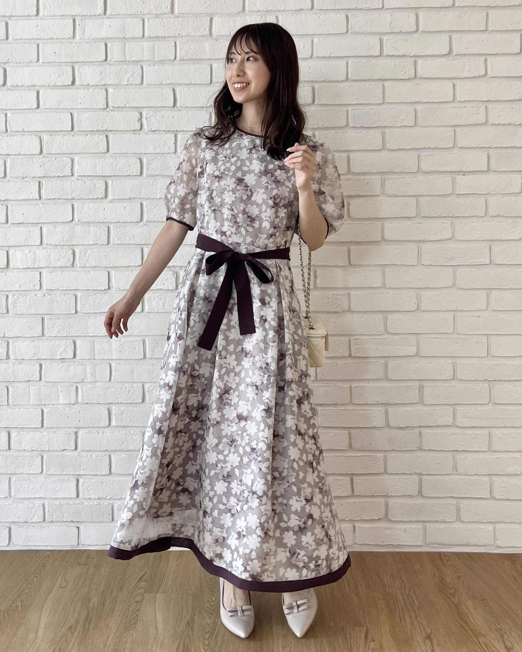 はばさんの「Couture brooch｜【一枚で華やかに着映える】オパールチェック花柄ワンピース【洗濯機可】」を使ったコーディネート