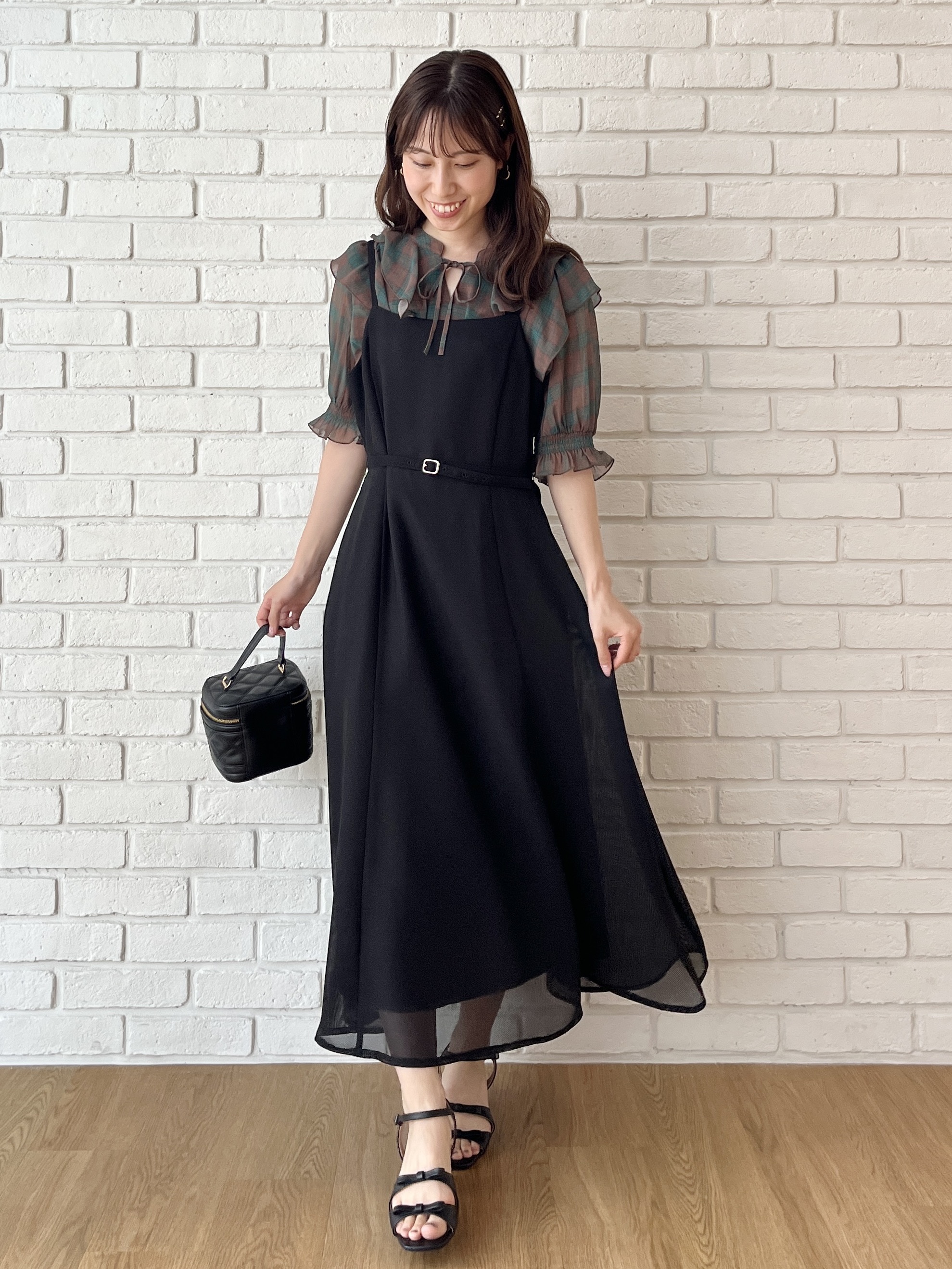 はばさんの「Couture brooch｜【楊柳シフォンで涼しく】フリルチェックブラウス」を使ったコーディネート