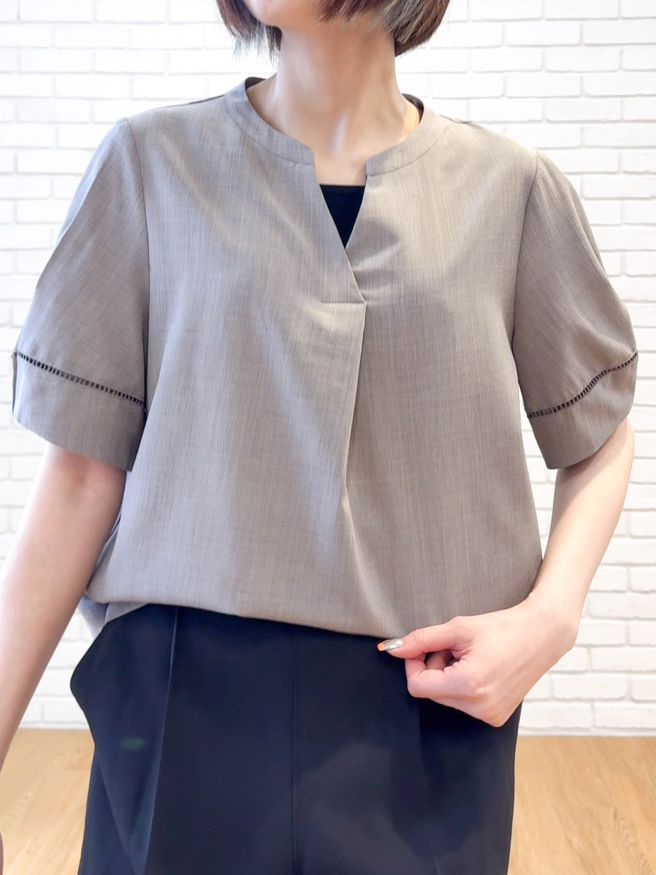 𝐜𝐡𝐢𝐤𝐚さんの「SHOO･LA･RUE｜【洗濯後しわになりにくい/インせずきまる】シンプルだけど女性らしい 麻調スキッパーブラウス」を使ったコーディネート