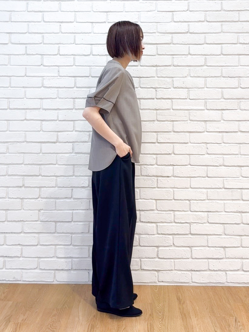 𝐜𝐡𝐢𝐤𝐚さんの「SHOO･LA･RUE｜【洗濯後しわになりにくい/インせずきまる】シンプルだけど女性らしい 麻調スキッパーブラウス」を使ったコーディネート