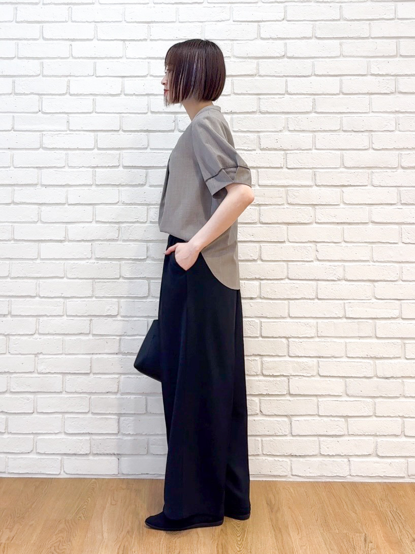 𝐜𝐡𝐢𝐤𝐚さんの「SHOO･LA･RUE｜【洗濯後しわになりにくい/インせずきまる】シンプルだけど女性らしい 麻調スキッパーブラウス」を使ったコーディネート