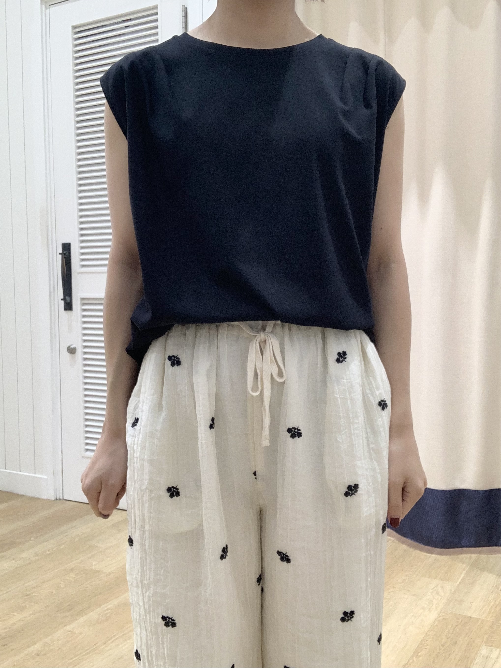 IMARIさんの「Dessin｜【接触冷感/UVカット】美光沢ノースリーブカットソー」を使ったコーディネート