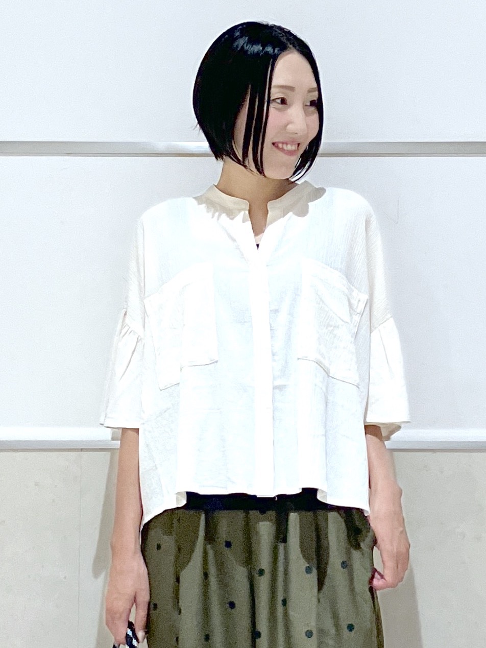 eriko さんの「Dessin｜フレアスリーブ スキッパーブラウス」を使ったコーディネート
