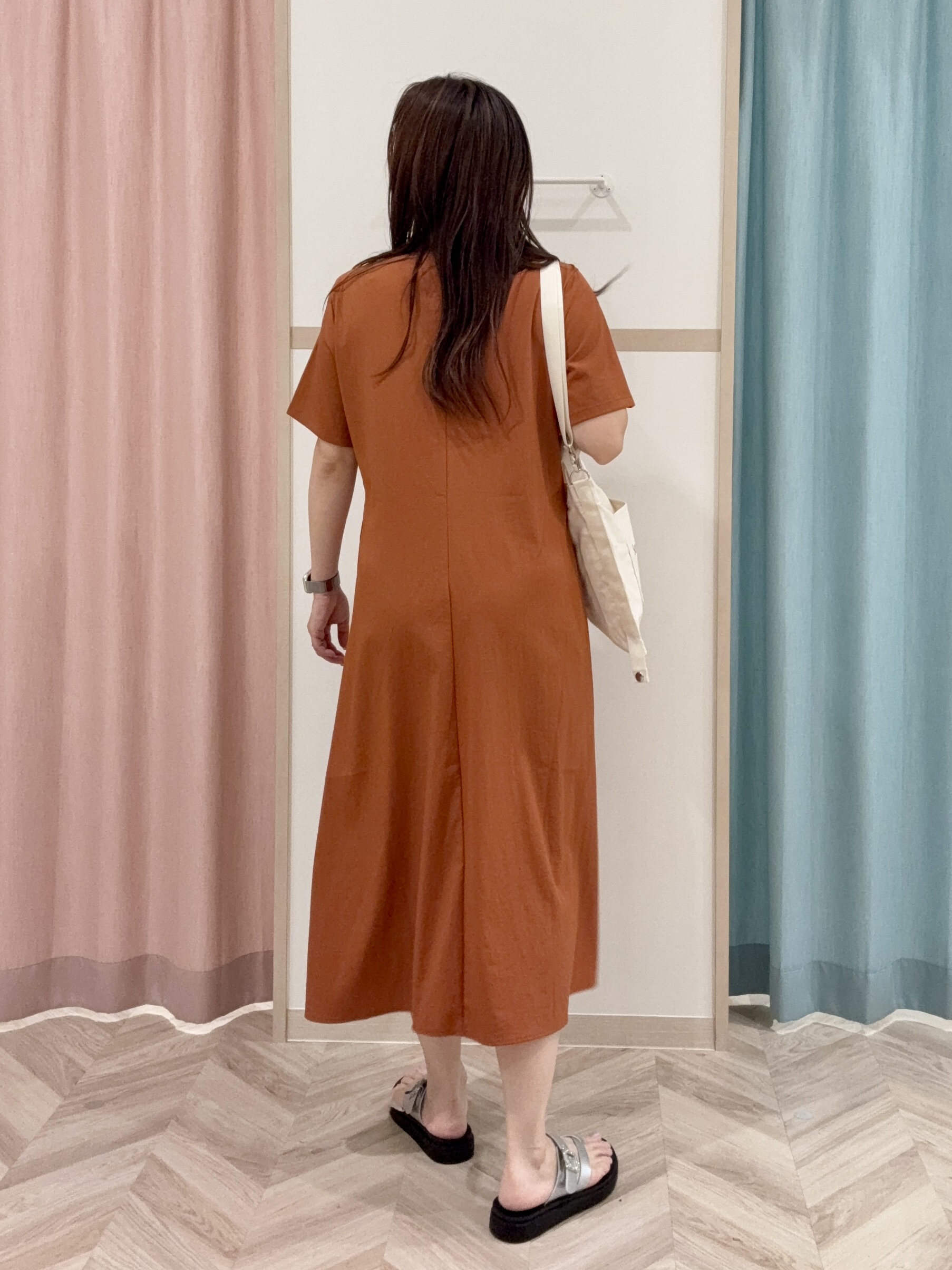kさんの「SHOO･LA･RUE｜【洗濯後しわになりにくい/S-LL】お顔も手の甲もしっかりカバー　日よけ・指穴付きUVパーカ」を使ったコーディネート