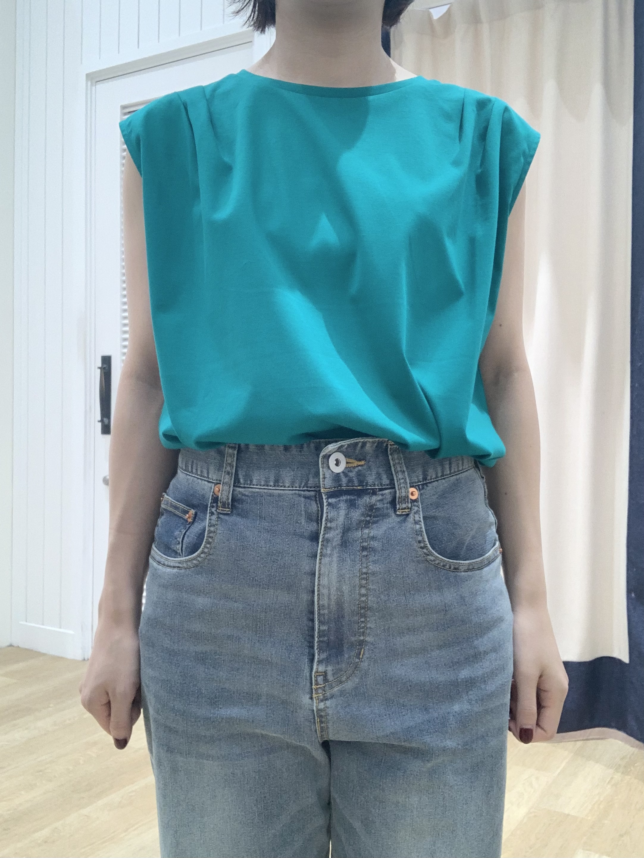 IMARIさんの「Dessin｜【接触冷感/UVカット】美光沢ノースリーブカットソー」を使ったコーディネート