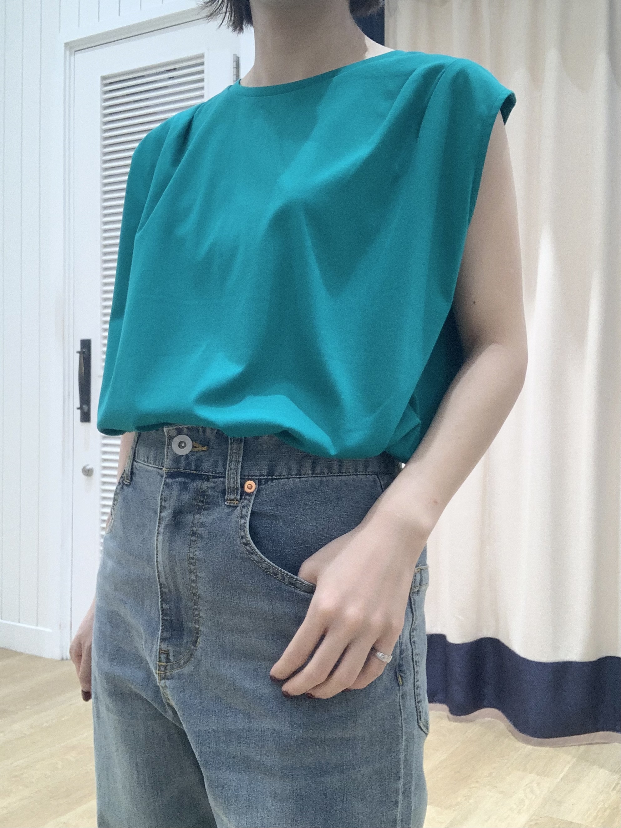 IMARIさんの「Dessin｜【接触冷感/UVカット】美光沢ノースリーブカットソー」を使ったコーディネート