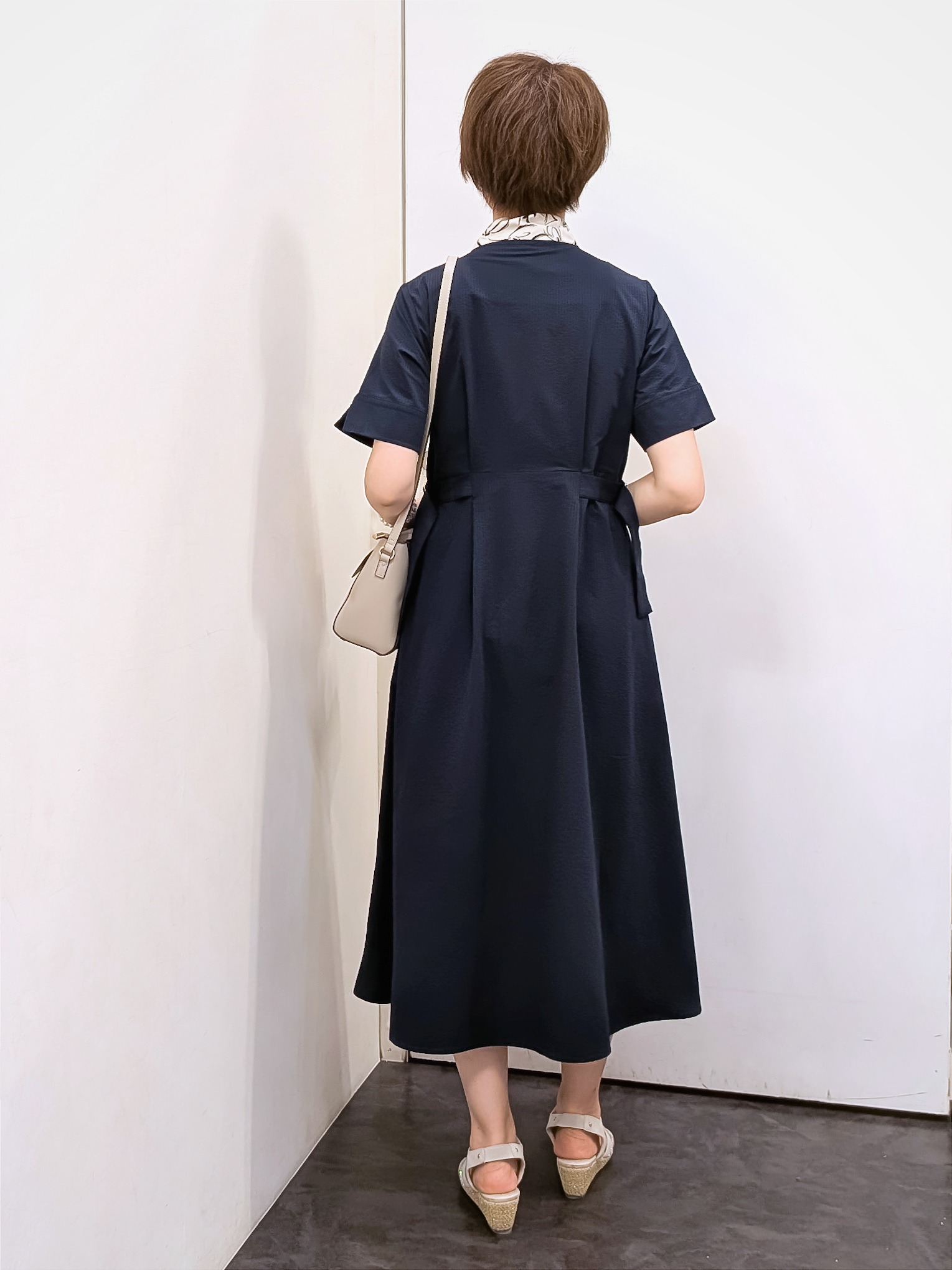 やまちゃんさんの「grove｜【低身長さんも選べる着丈/UV・シワになりにくいetc】涼やかさも、きちんとも叶うワンピース」を使ったコーディネート