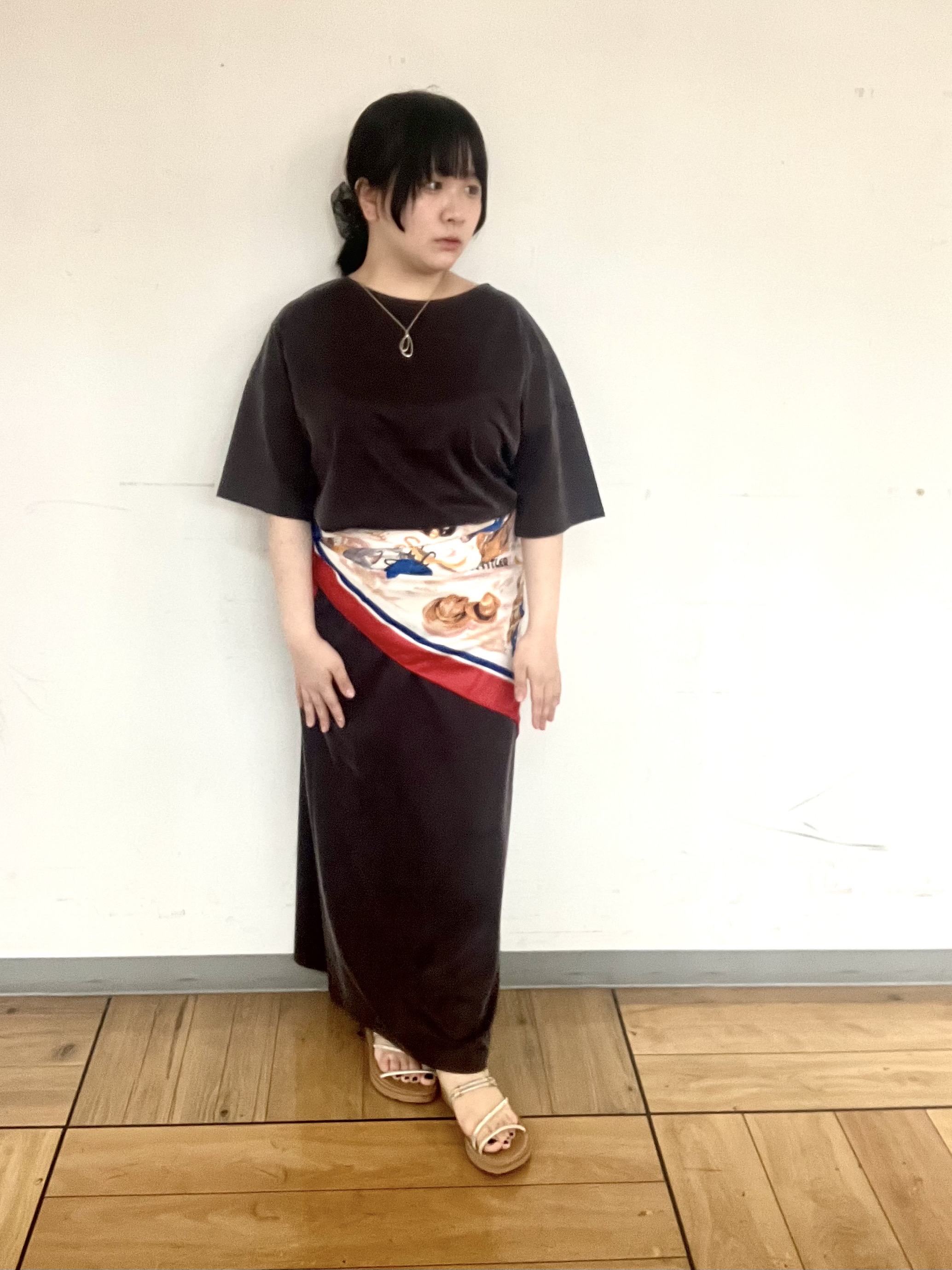 Mizukiさんの「UNTITLED｜【きれいめTシャツ/セットアップ可】ヴィンテージライクプルオーバー」を使ったコーディネート