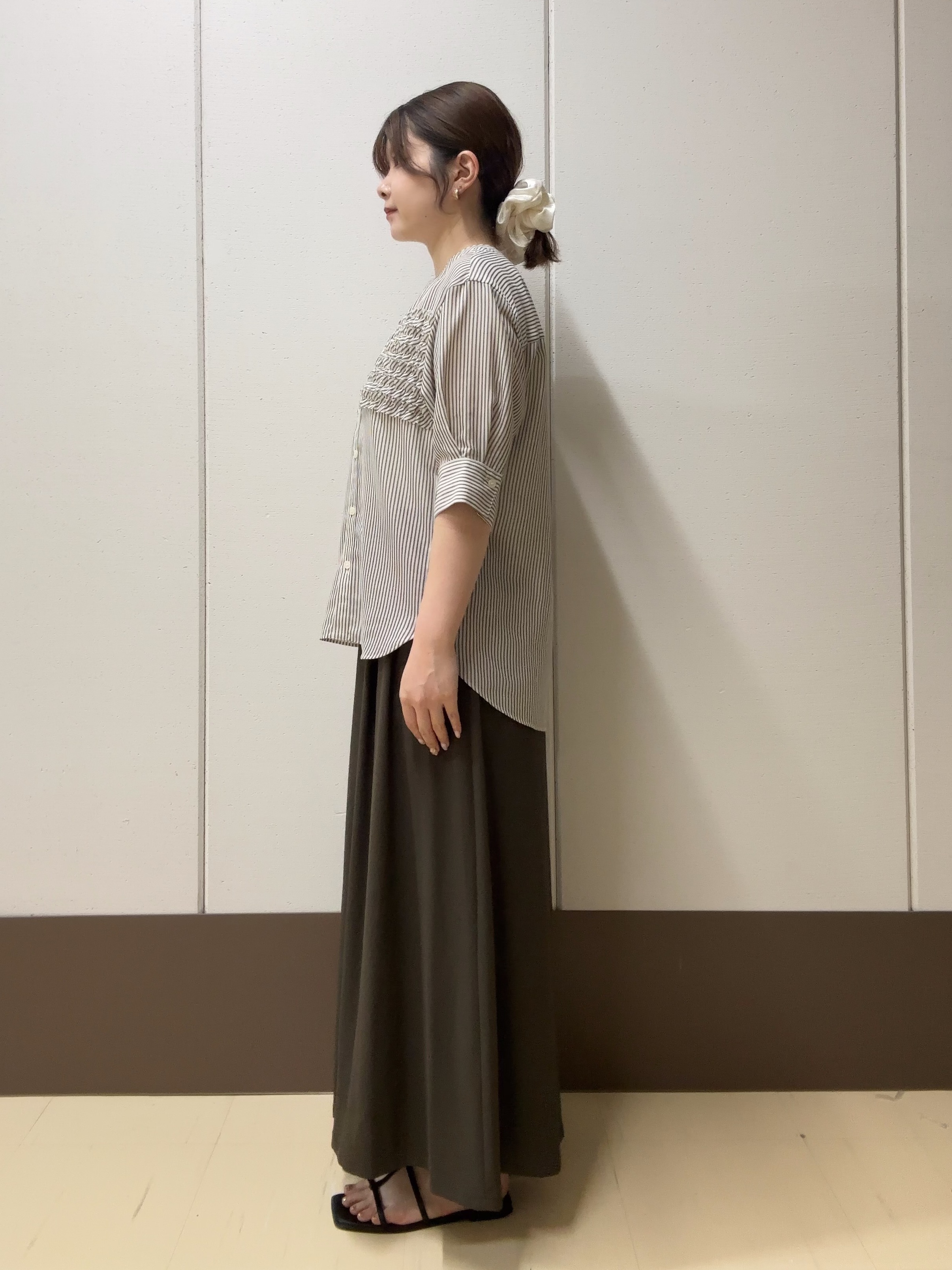 Atsumiさんの「UNTITLED｜【接触冷感/通気性/洗える】フロントフリルブラウス」を使ったコーディネート
