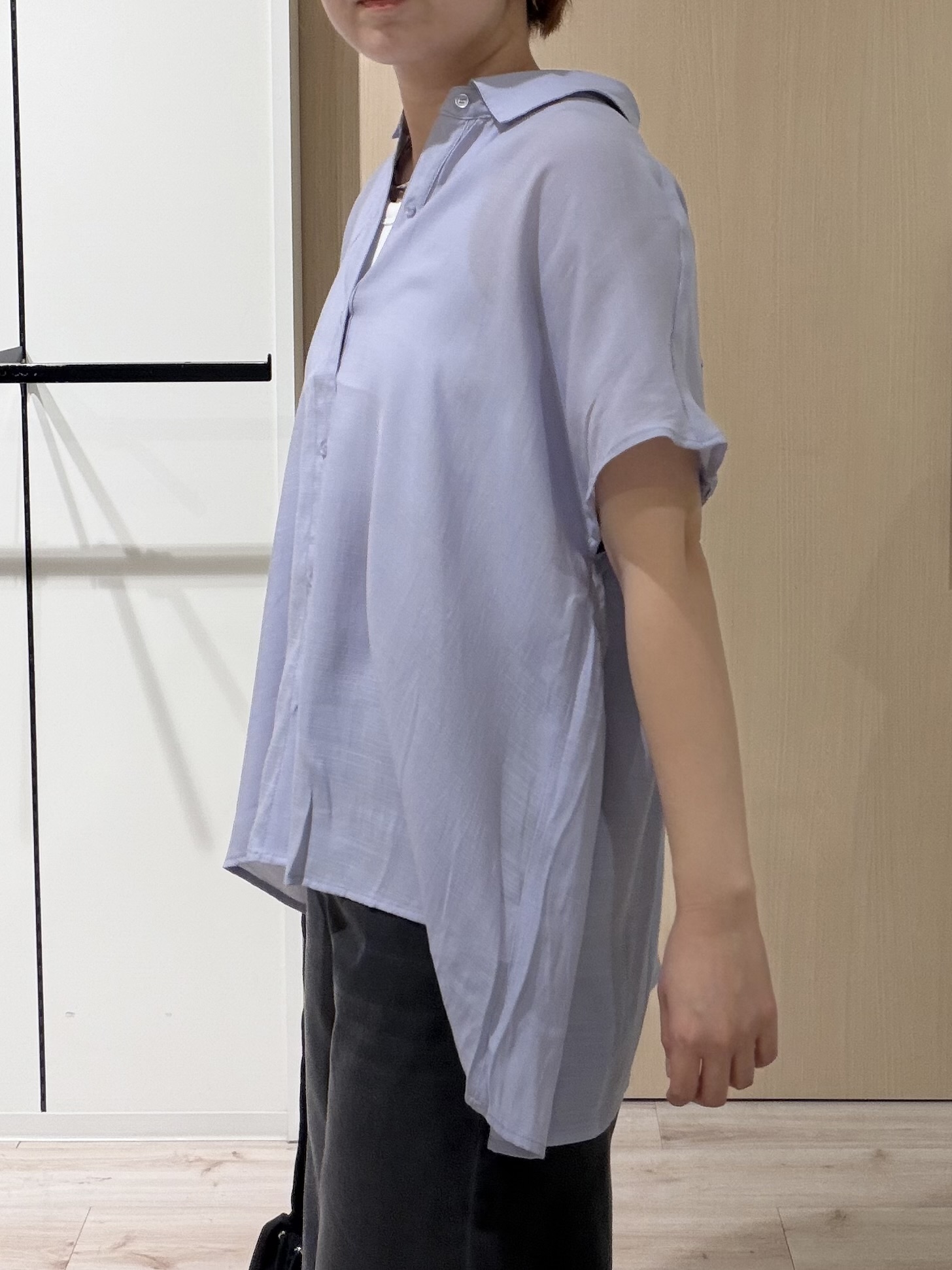 ひらしーさんの「SHOO･LA･RUE｜【UV/洗濯機可】ほんのりシアーで上品な バックギャザーブラウス」を使ったコーディネート