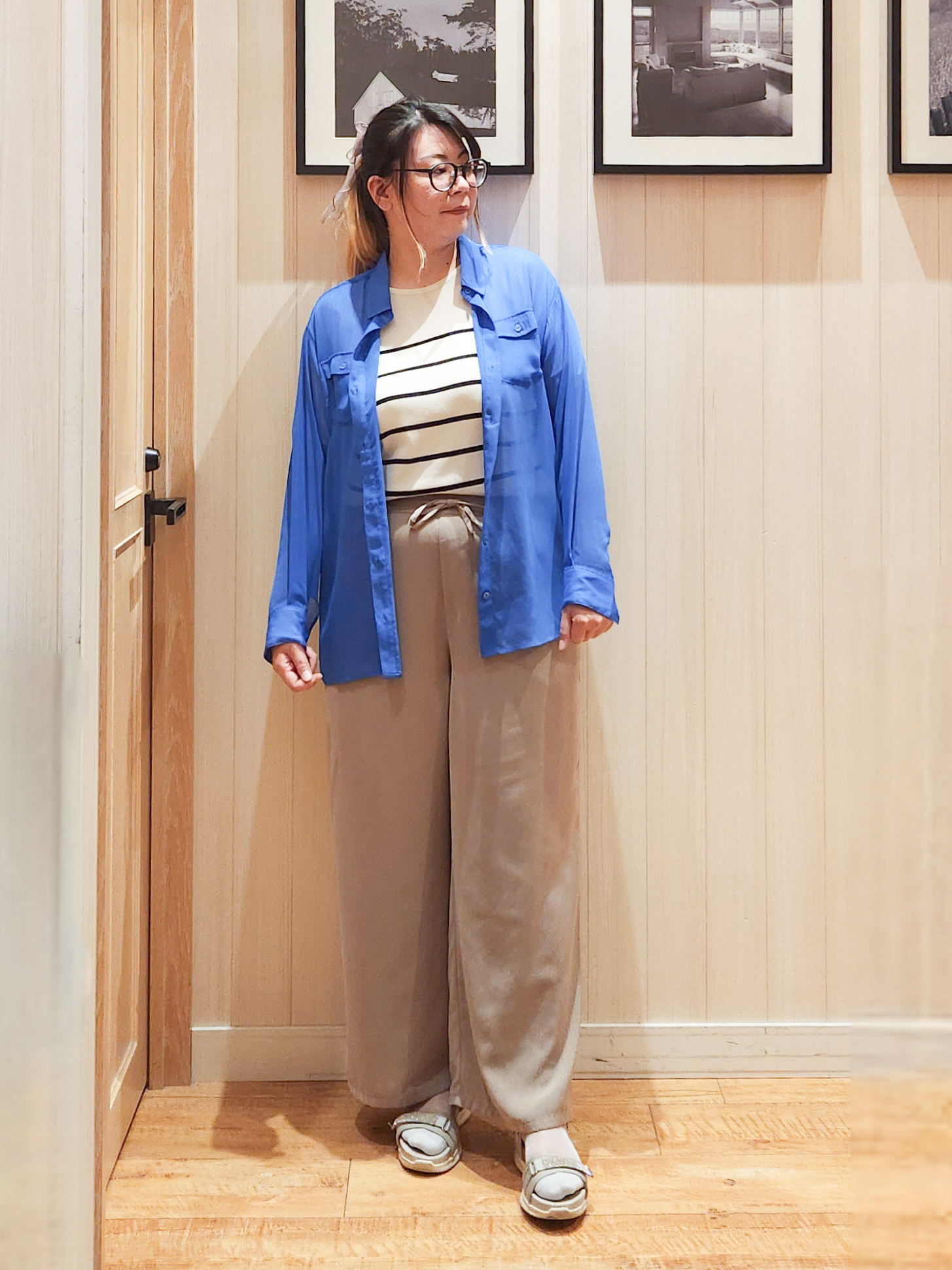 れーやんさんの「SHOO･LA･RUE｜【洗濯機可】ダブルポケット 楊柳しぼしぼシアーシャツ」を使ったコーディネート