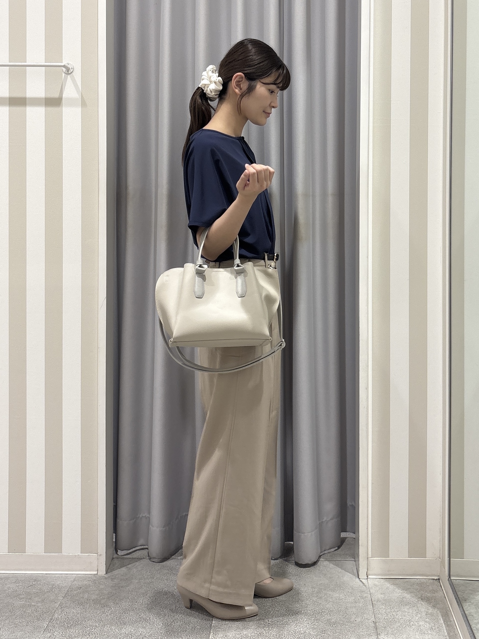 Rikaさんの「SHOO･LA･RUE｜【S-LL/通勤】洗濯後しわになりにくい メタルポイントスキッパートップス」を使ったコーディネート
