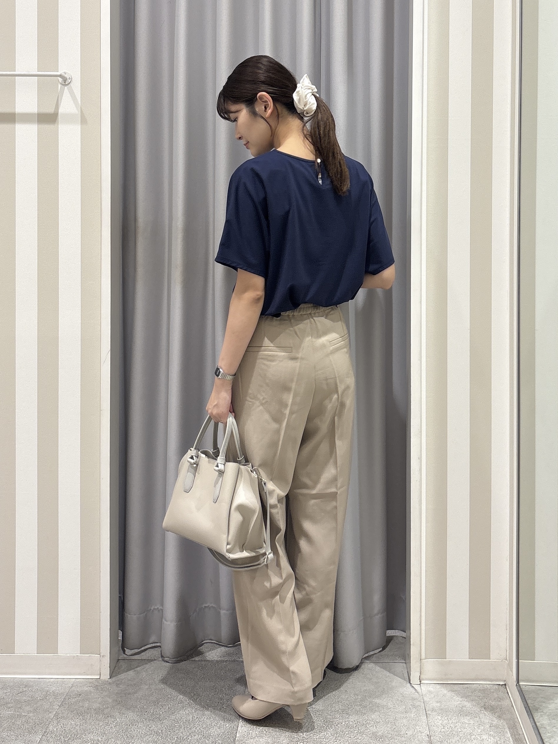 Rikaさんの「SHOO･LA･RUE｜【S-LL/通勤】洗濯後しわになりにくい メタルポイントスキッパートップス」を使ったコーディネート