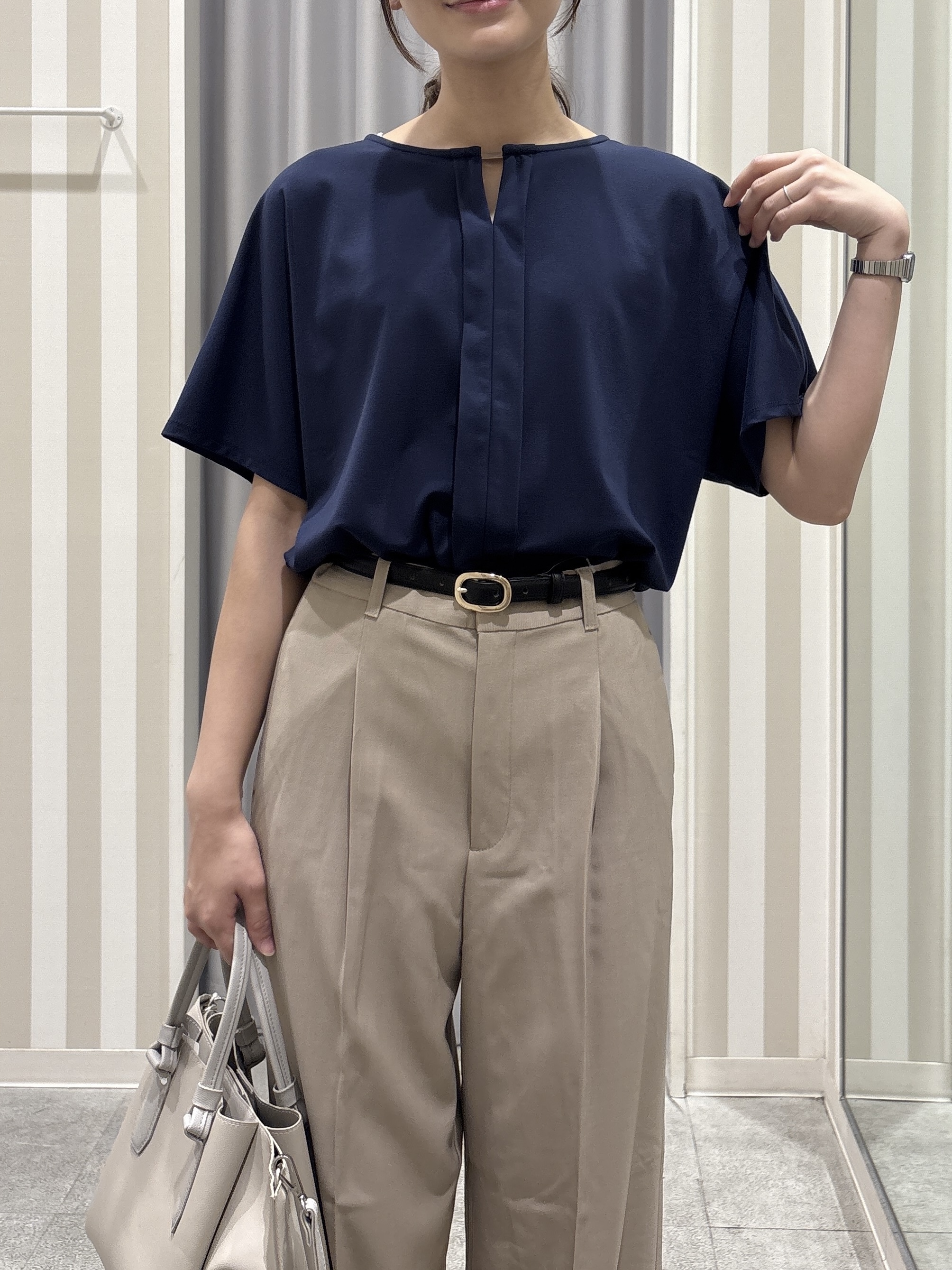 Rikaさんの「SHOO･LA･RUE｜【S-LL/通勤】洗濯後しわになりにくい メタルポイントスキッパートップス」を使ったコーディネート