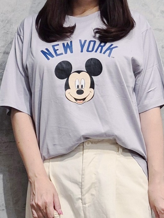 ひさえさんの「THE SHOP TK｜【Disney】【MLB】スペシャルデザイン半袖Tシャツ」を使ったコーディネート