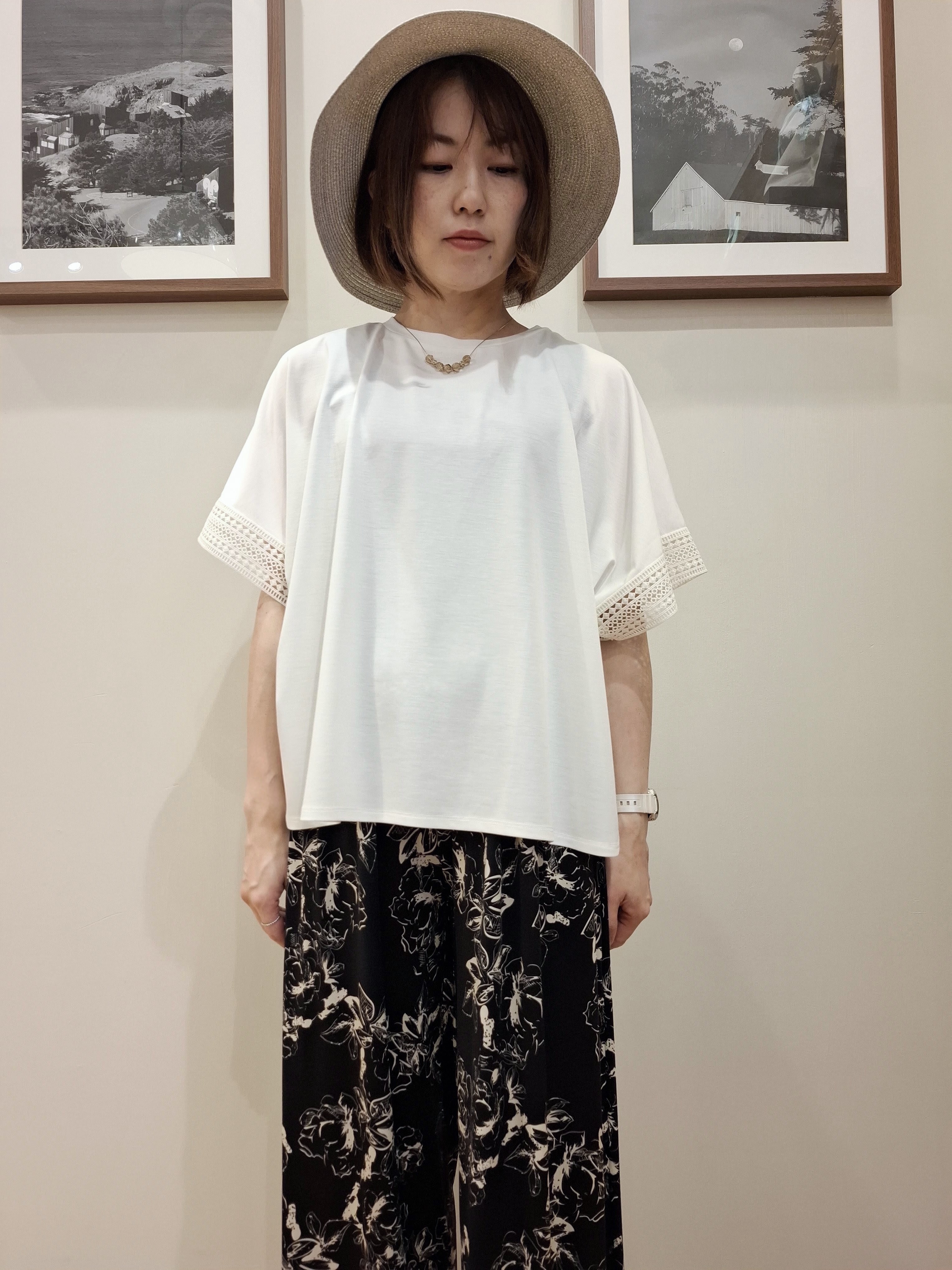 まあるさんの「SHOO･LA･RUE｜【UV/洗濯機可/体型カバー】ヒップ周りが隠せる お袖レースTシャツ」を使ったコーディネート