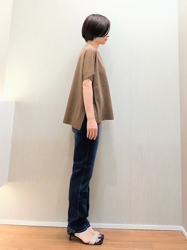 ミズタさんの「UNTITLED｜【アンサンブル可/品のある透け感】Tシャツ風ニットトップス」を使ったコーディネート