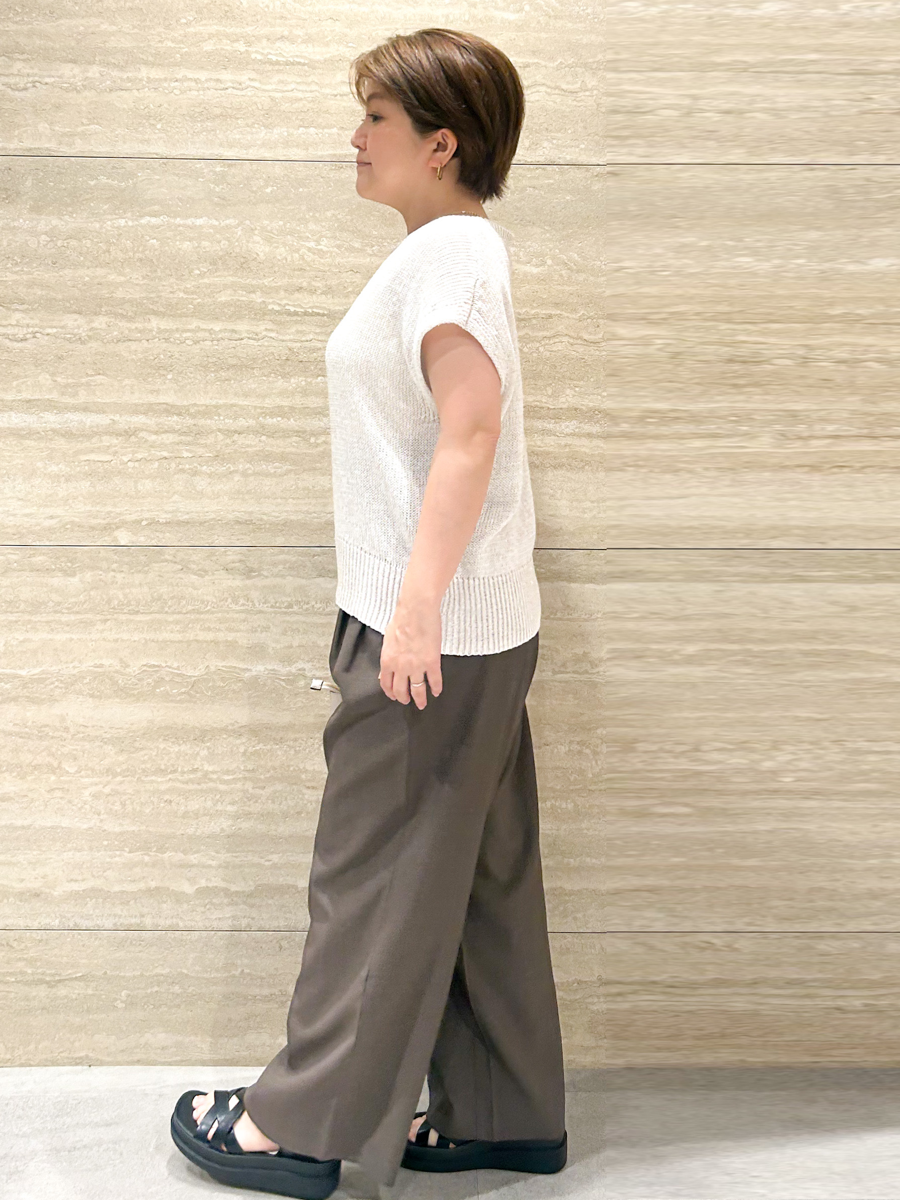 NAMIさんの「OPAQUE.CLIP｜ラメメッシュ フレンチスリーブニット【洗濯機OK】」を使ったコーディネート