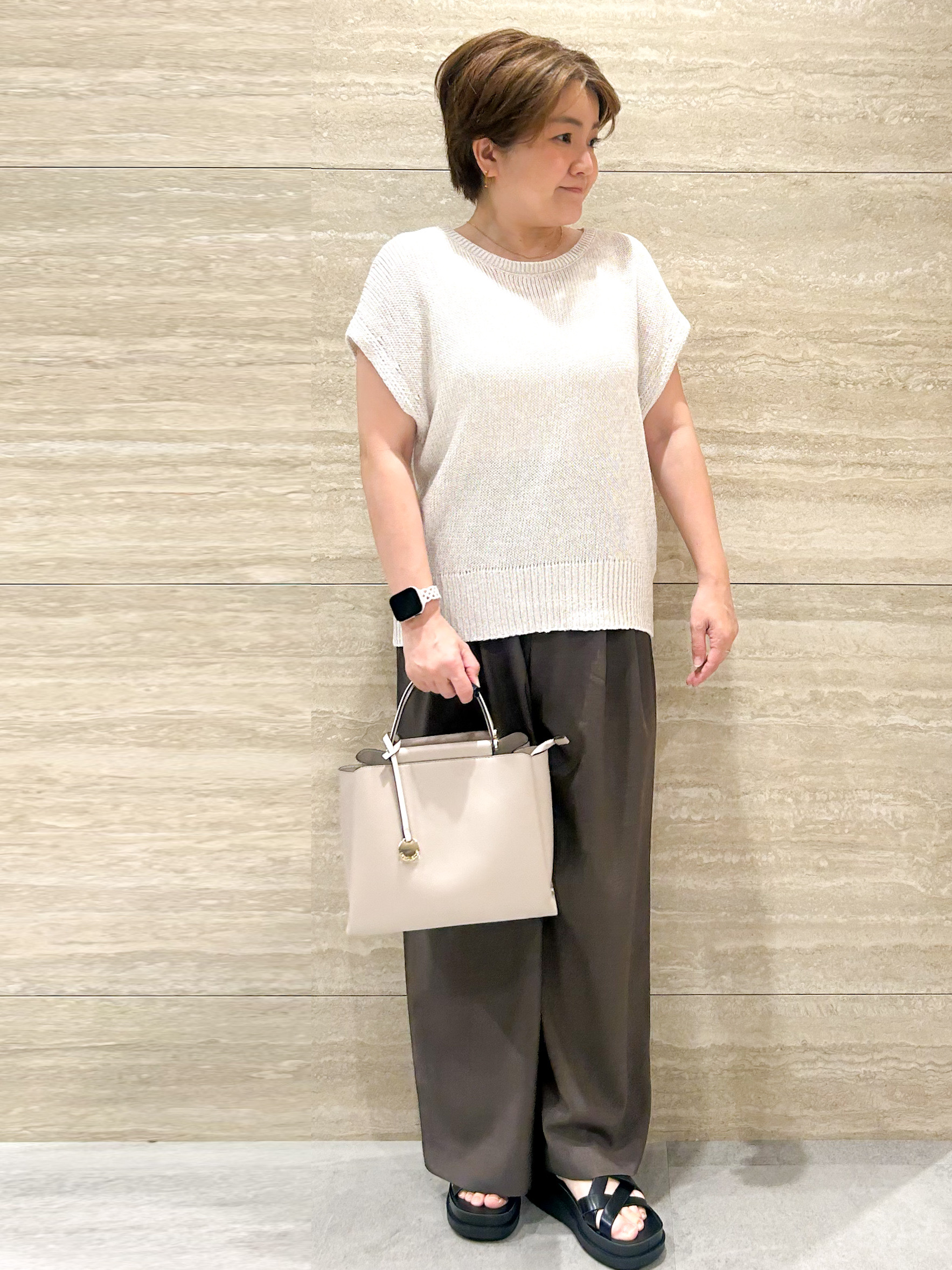 NAMIさんの「OPAQUE.CLIP｜ラメメッシュ フレンチスリーブニット【洗濯機OK】」を使ったコーディネート