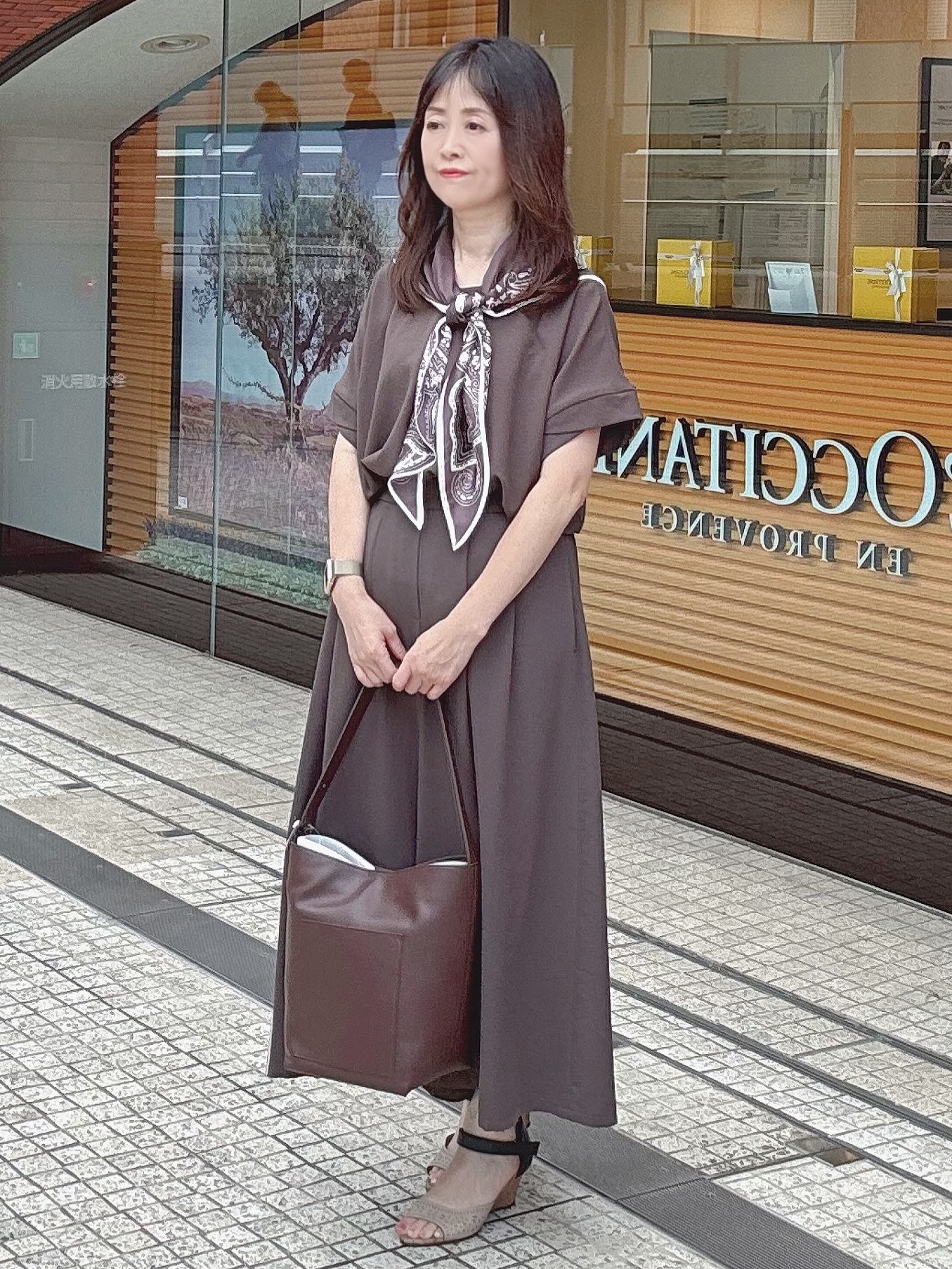 makiさんの「UNTITLED｜【セットアップ可/UVカット/前後2WAY】リラクシーフレンチスリーブブラウス」を使ったコーディネート