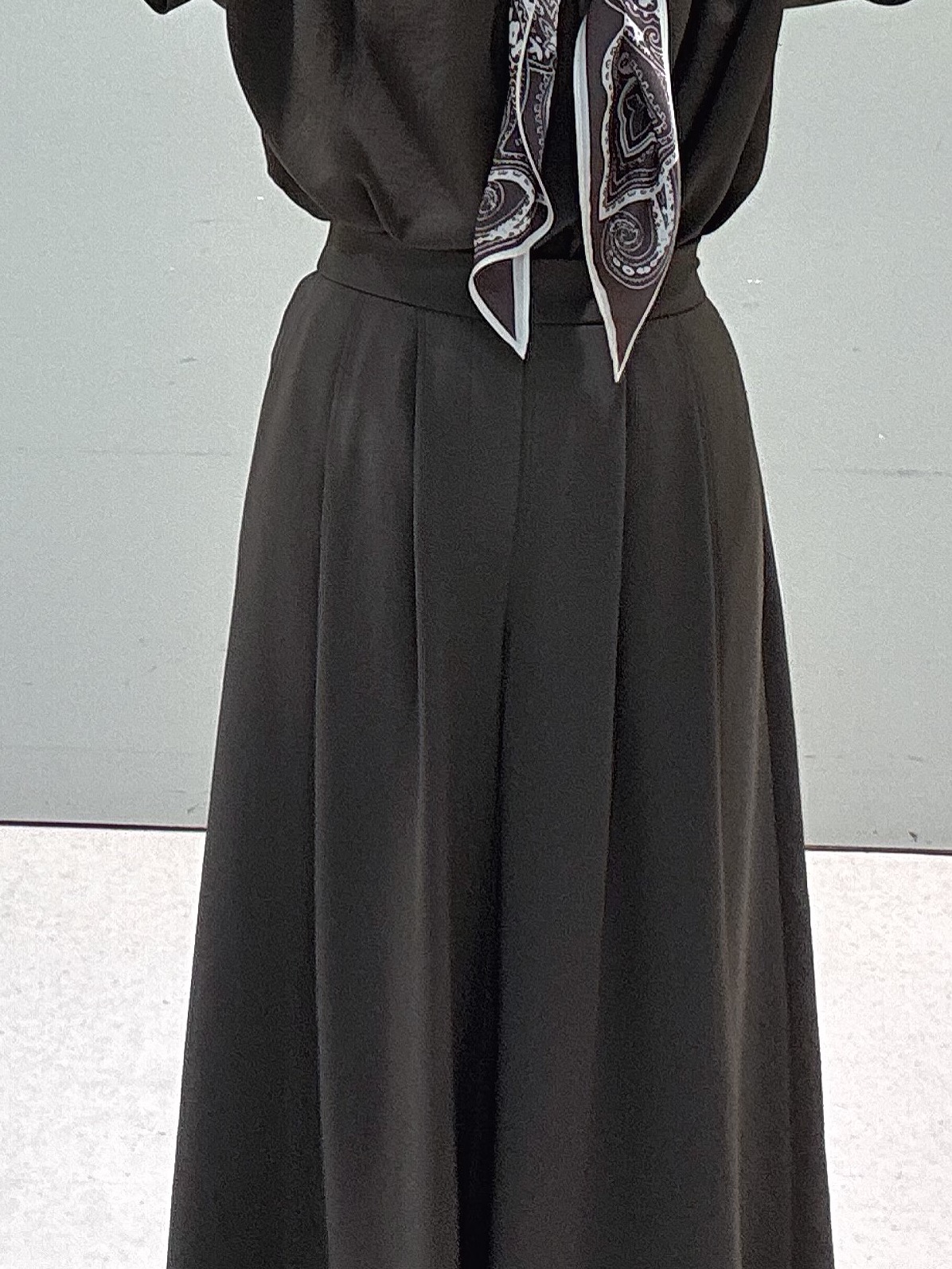 makiさんの「UNTITLED｜【セットアップ可/UVカット/前後2WAY】リラクシーフレンチスリーブブラウス」を使ったコーディネート
