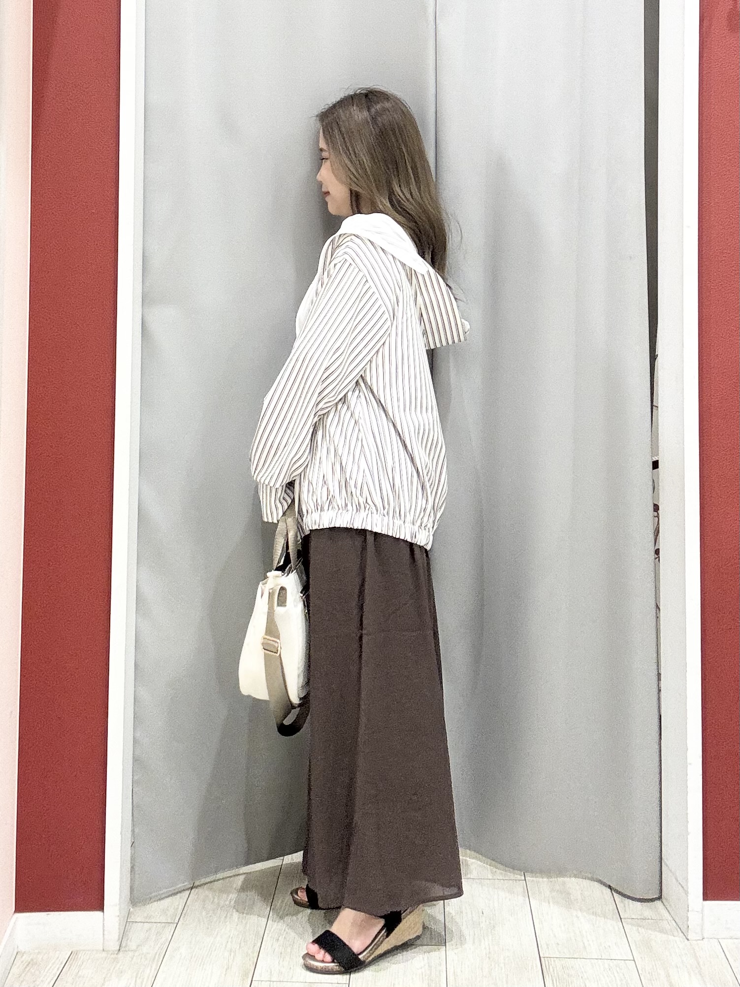 shioさんの「SHOO･LA･RUE｜【洗濯後しわになりにくい/S-LL】お顔も手の甲もしっかりカバー　日よけ・指穴付きUVパーカ」を使ったコーディネート