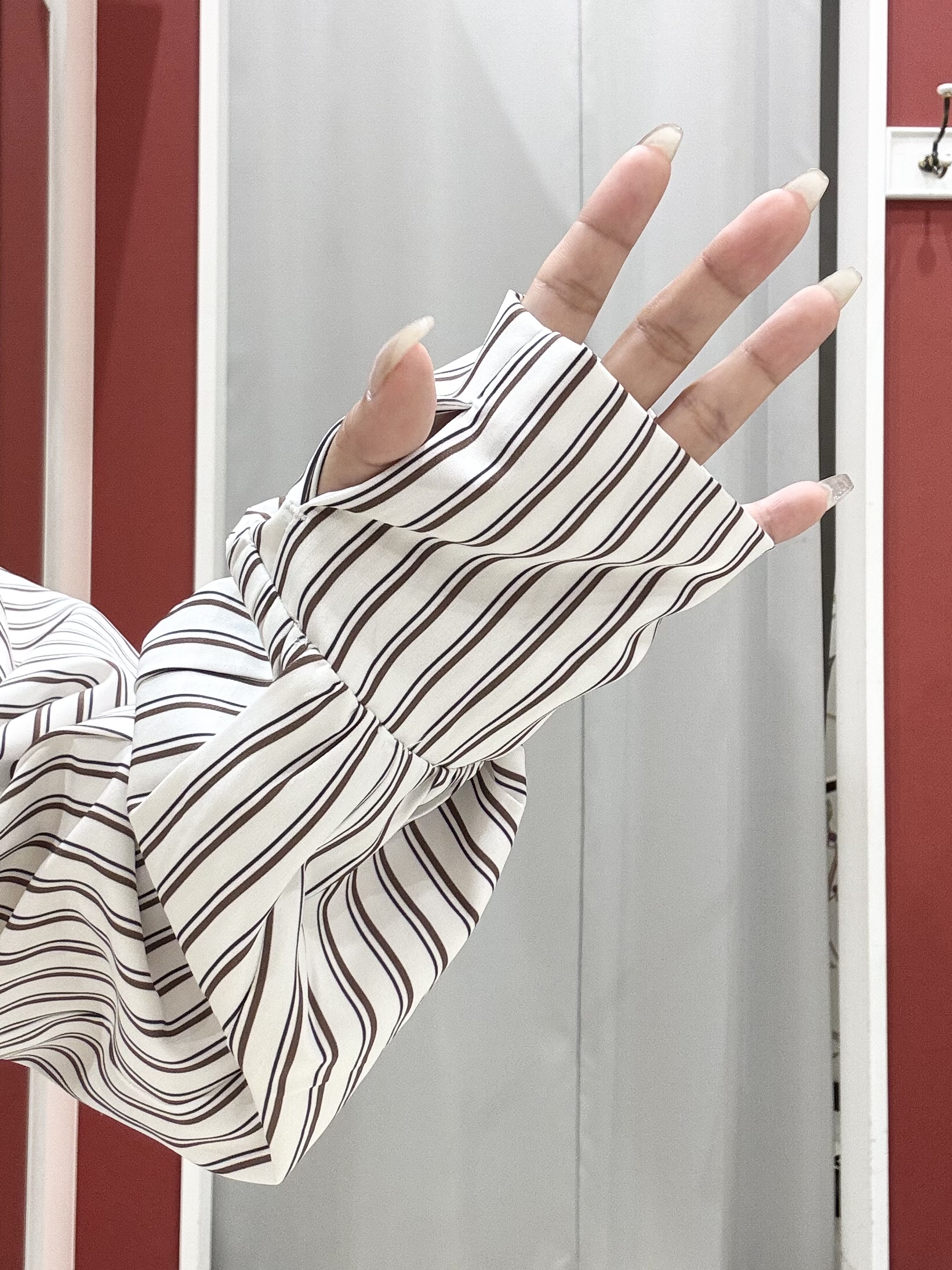 shioさんの「SHOO･LA･RUE｜【洗濯後しわになりにくい/S-LL】お顔も手の甲もしっかりカバー　日よけ・指穴付きUVパーカ」を使ったコーディネート