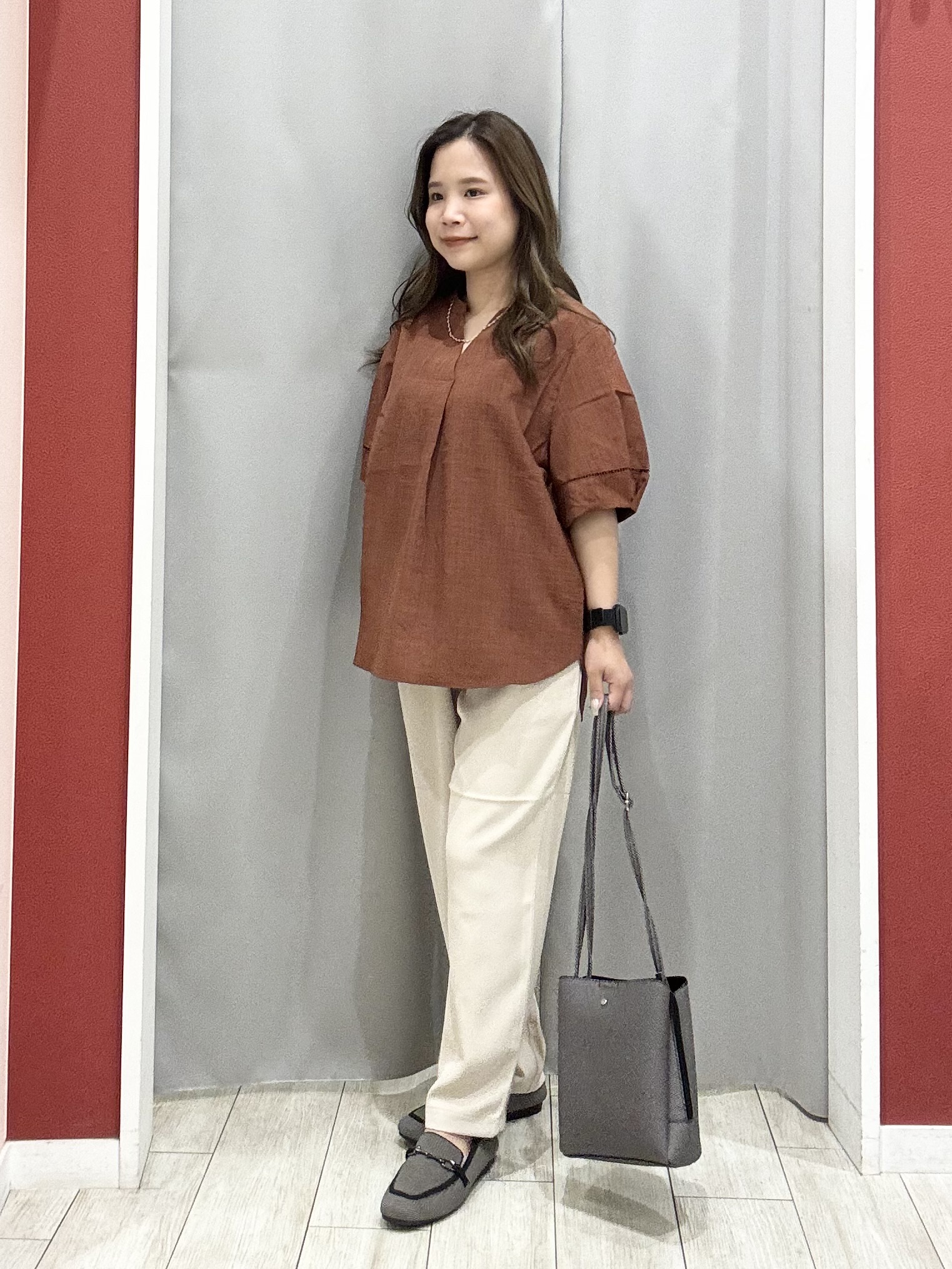 shioさんの「SHOO･LA･RUE｜【洗濯後しわになりにくい/インせずきまる】シンプルだけど女性らしい 麻調スキッパーブラウス」を使ったコーディネート