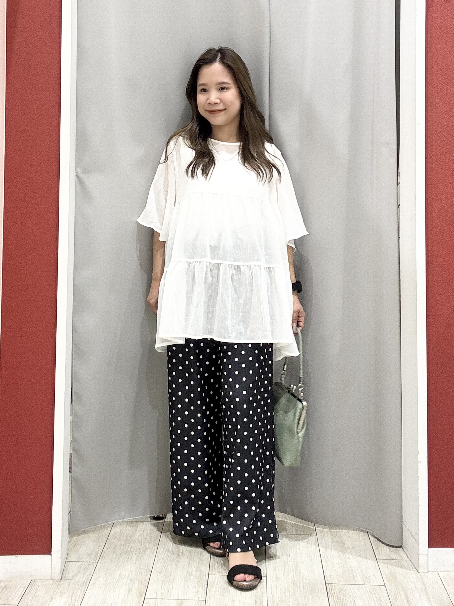shioさんの「SHOO･LA･RUE｜【洗濯機可/S-LL】インせず着られる シアー素材が上品なティアードブラウス」を使ったコーディネート