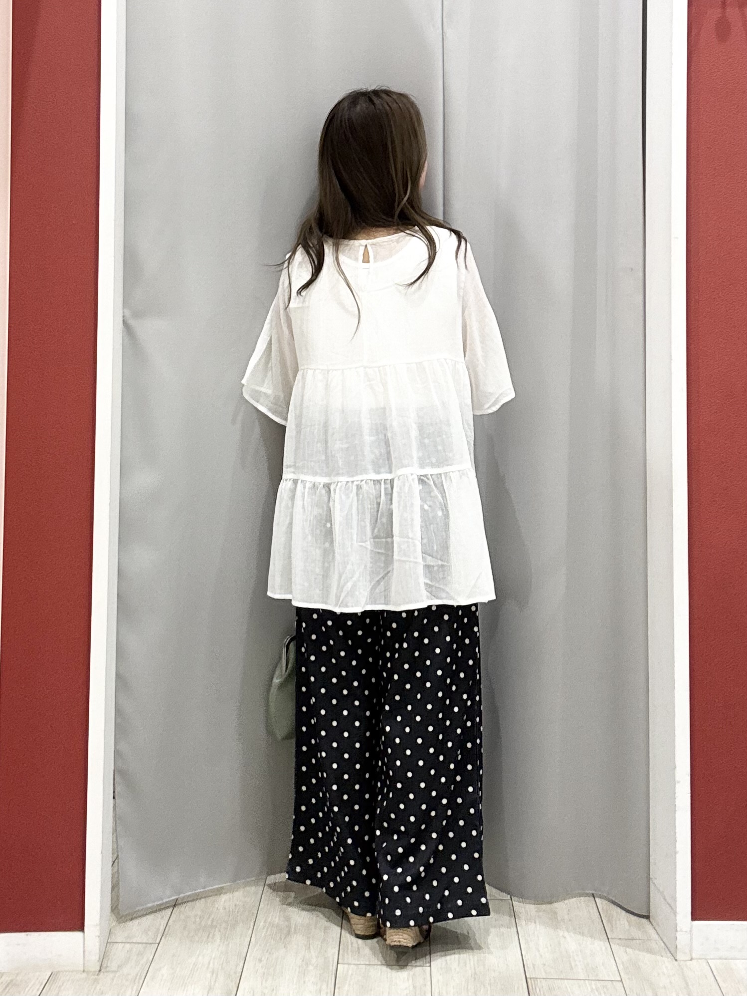 shioさんの「SHOO･LA･RUE｜【洗濯機可/S-LL】インせず着られる シアー素材が上品なティアードブラウス」を使ったコーディネート